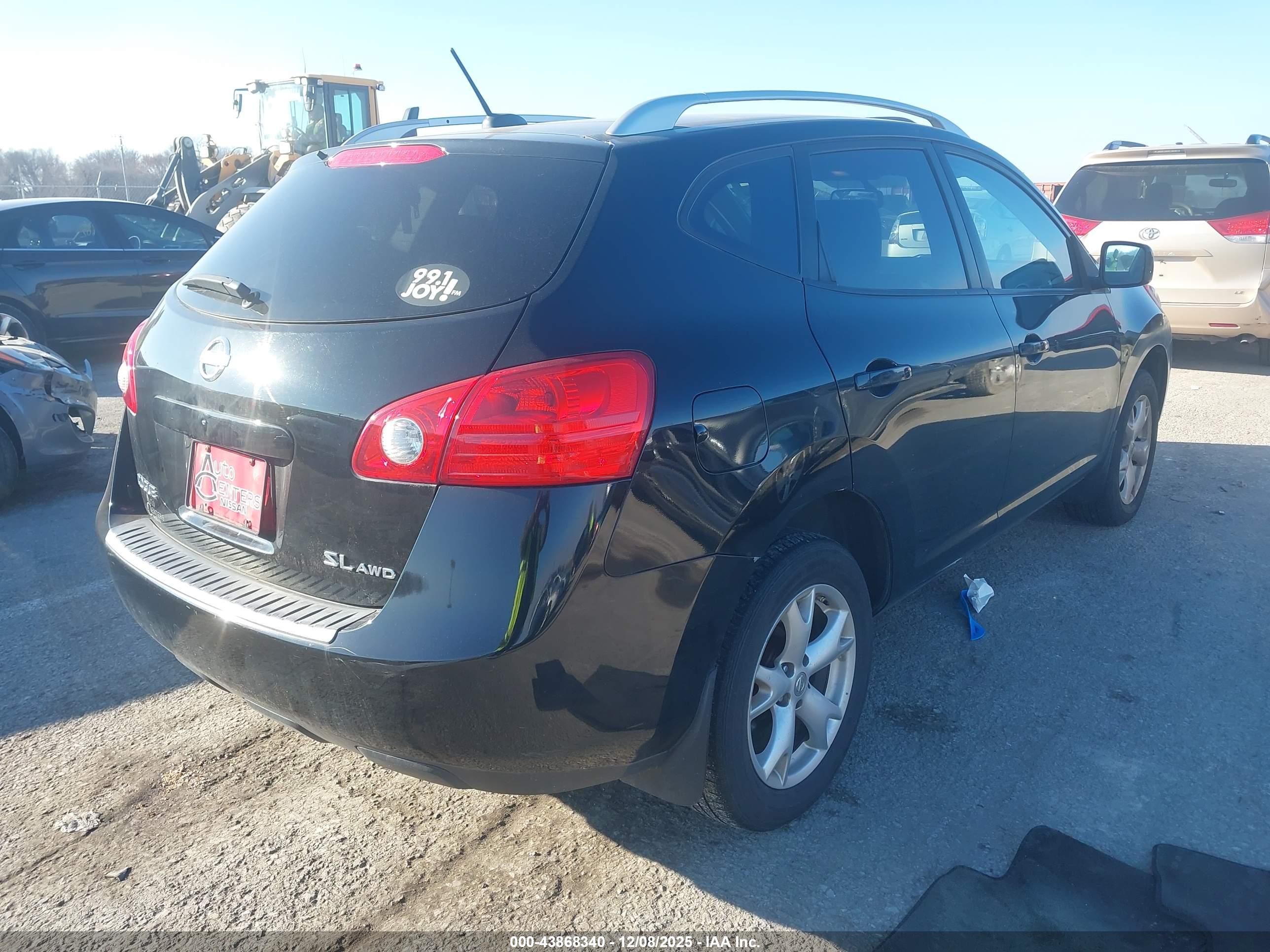 NISSAN ROGUE image 4