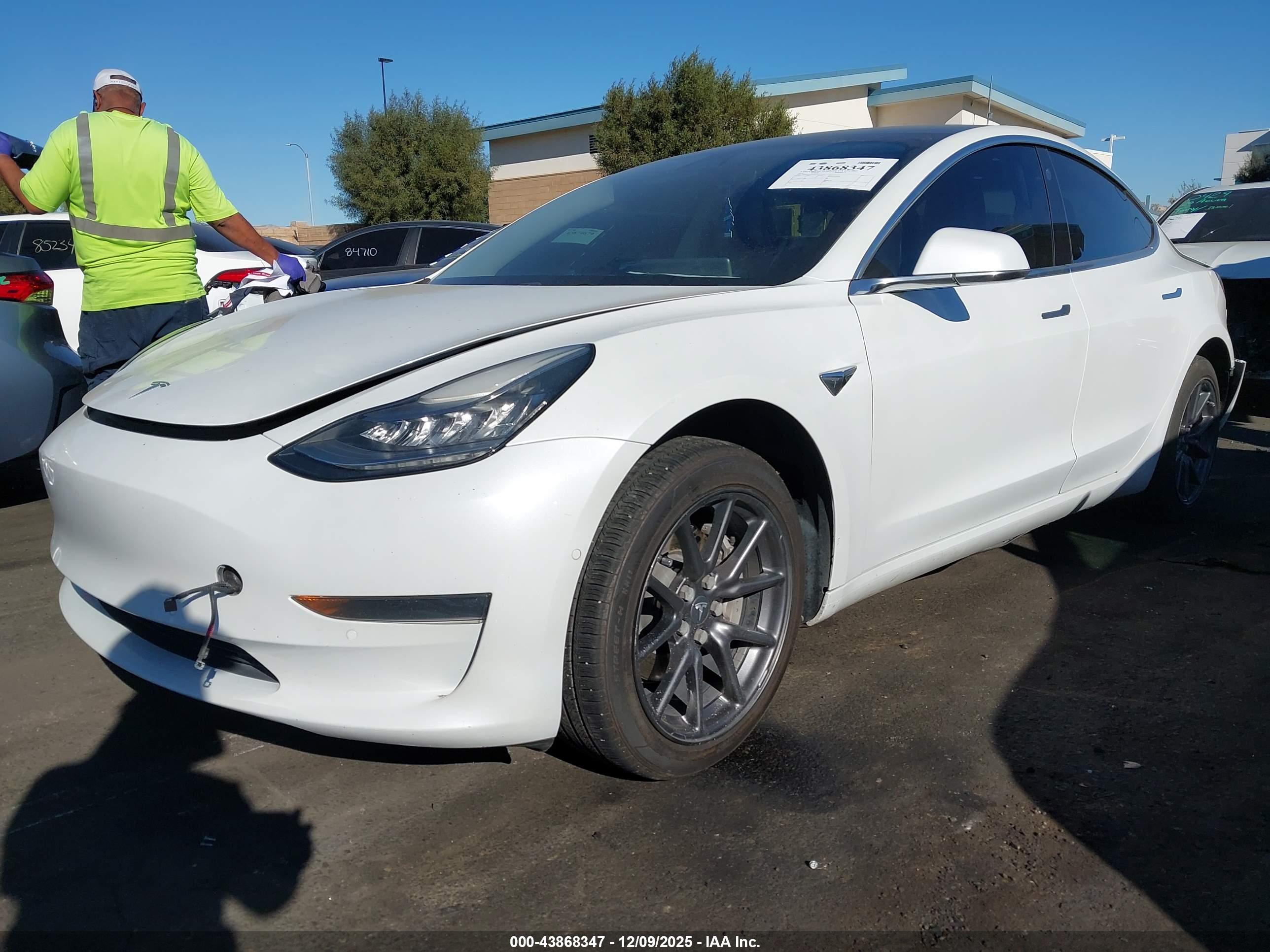 TESLA MODEL image 2