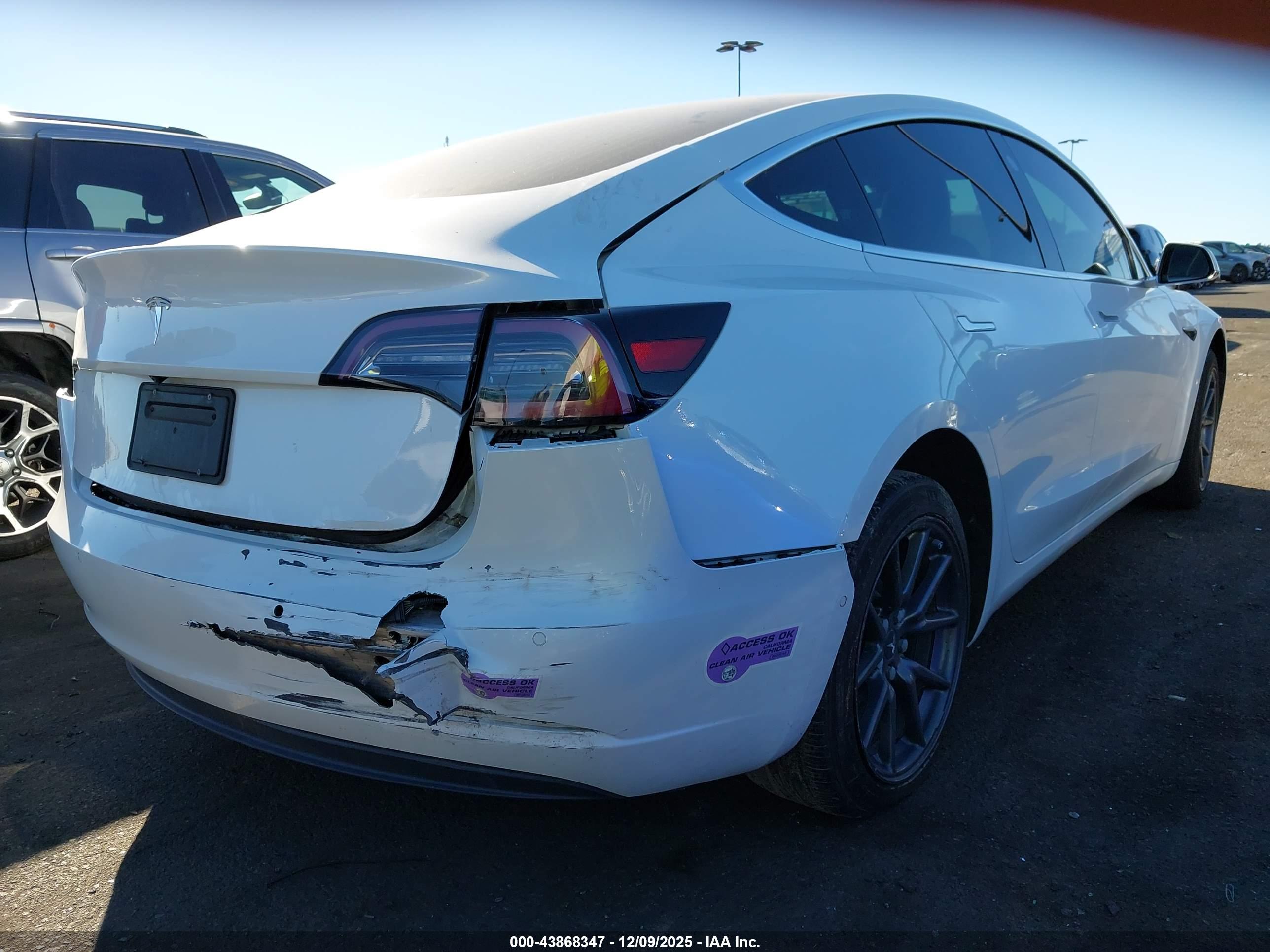 TESLA MODEL image 4