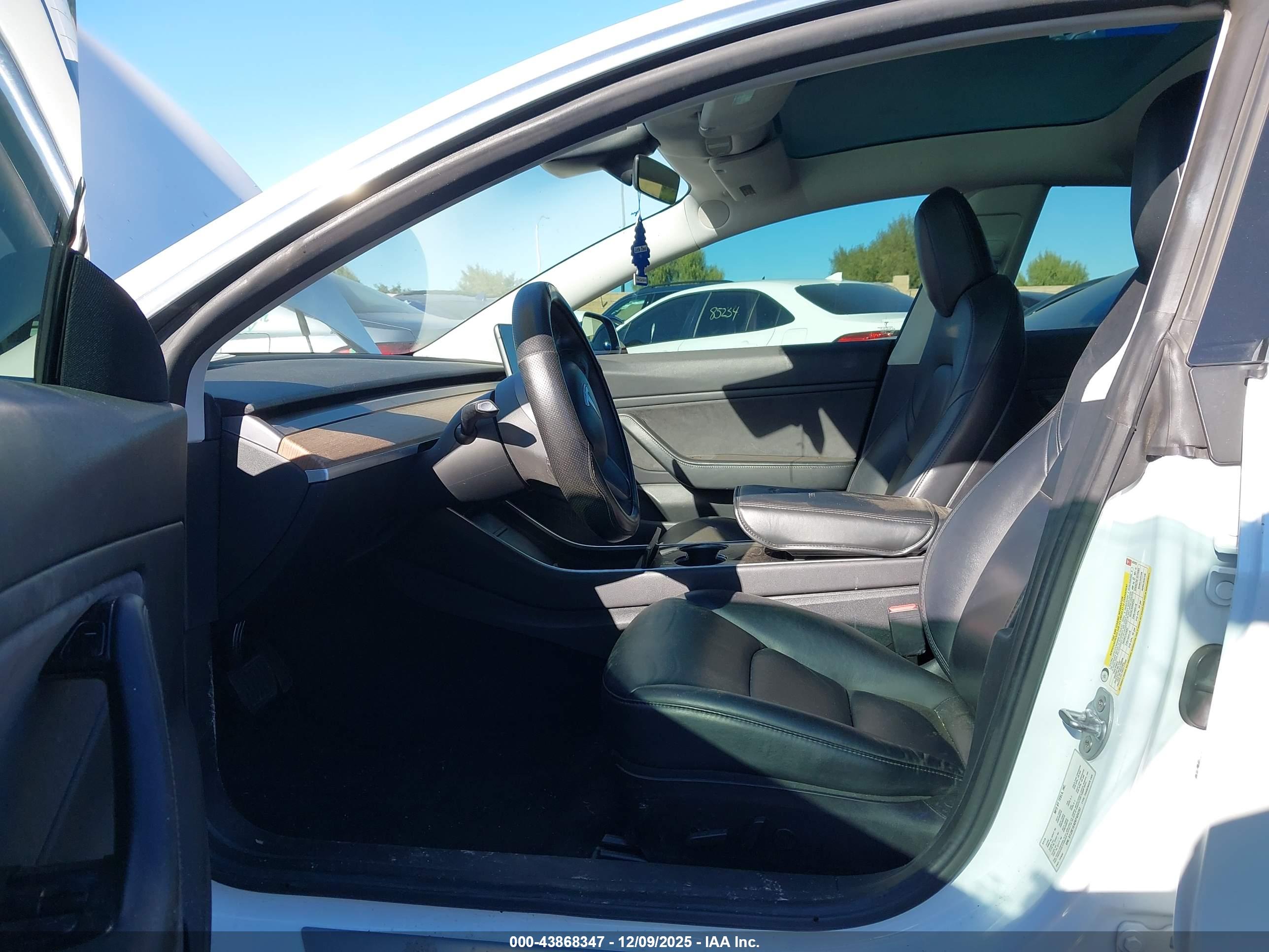 TESLA MODEL image 5