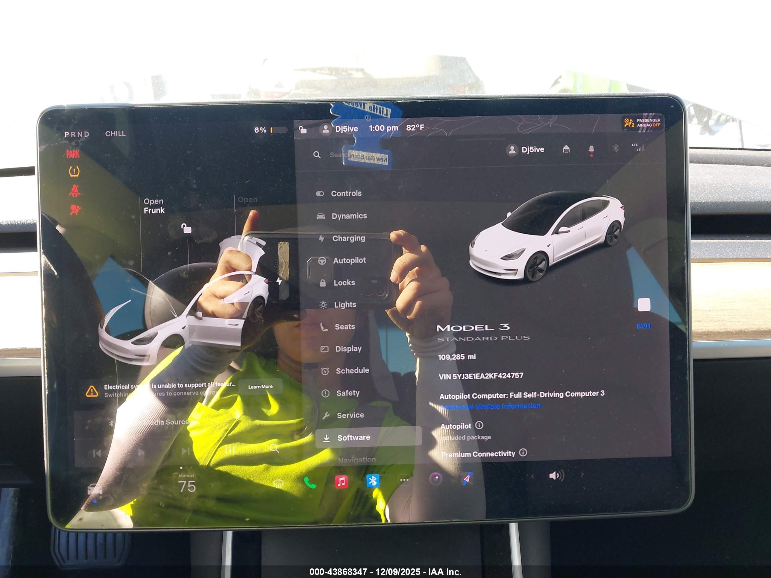 TESLA MODEL image 7