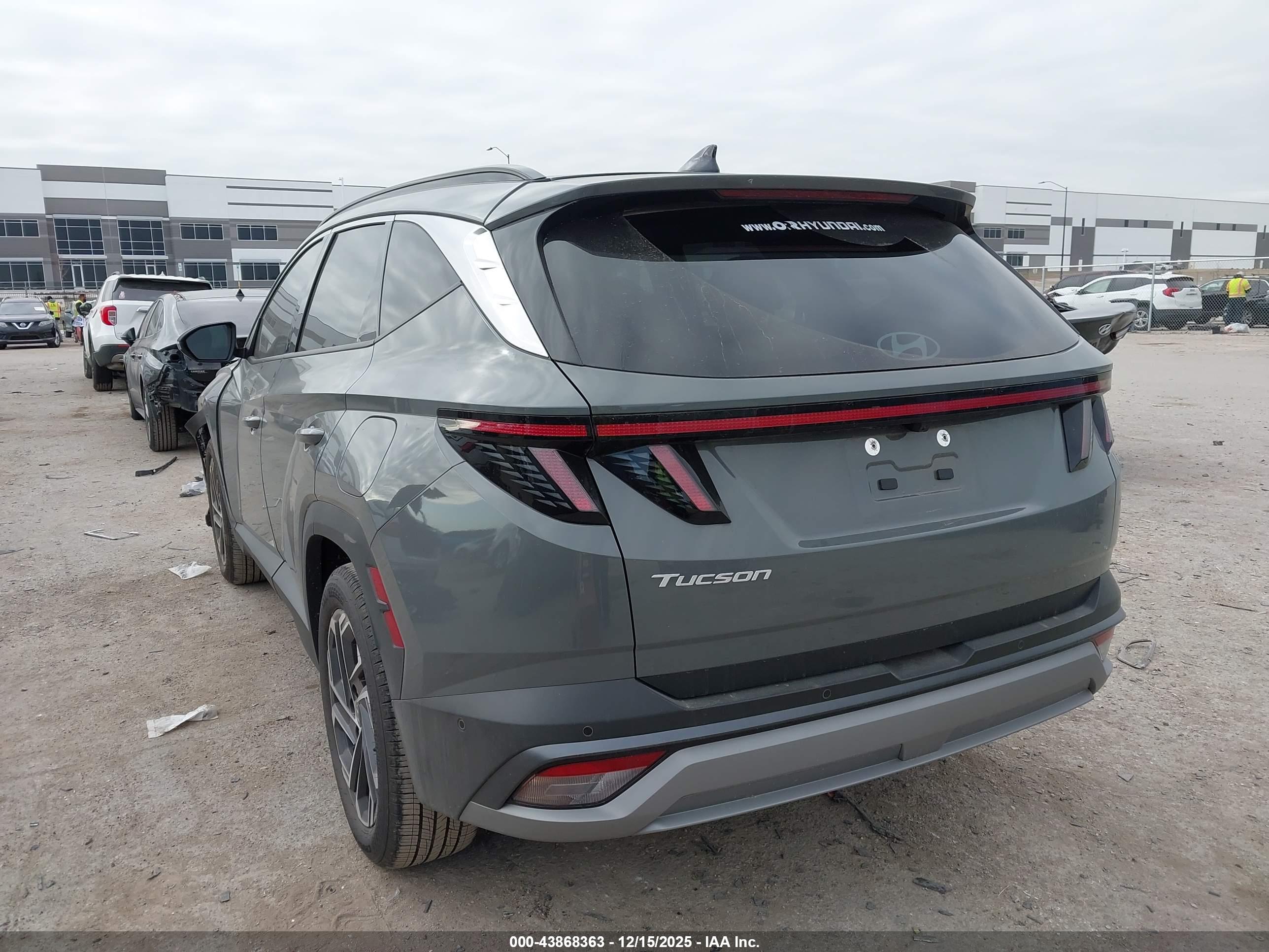 HYUNDAI TUCSON image 3