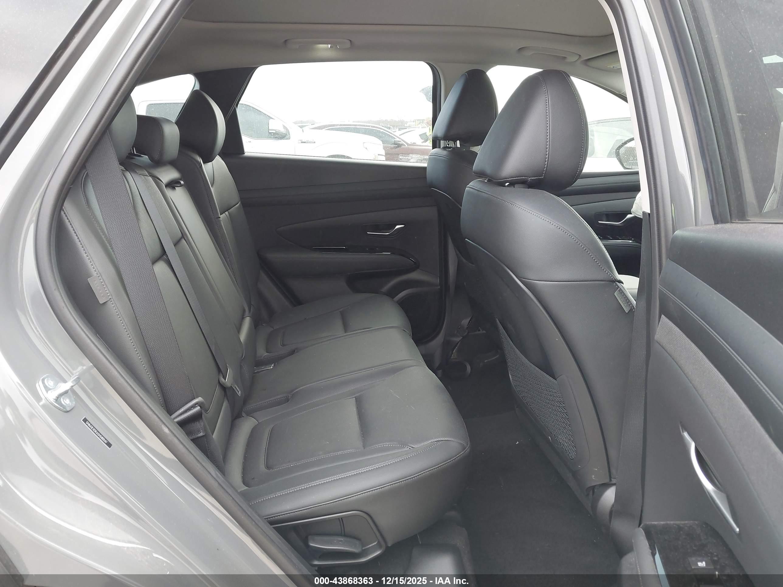 HYUNDAI TUCSON image 8