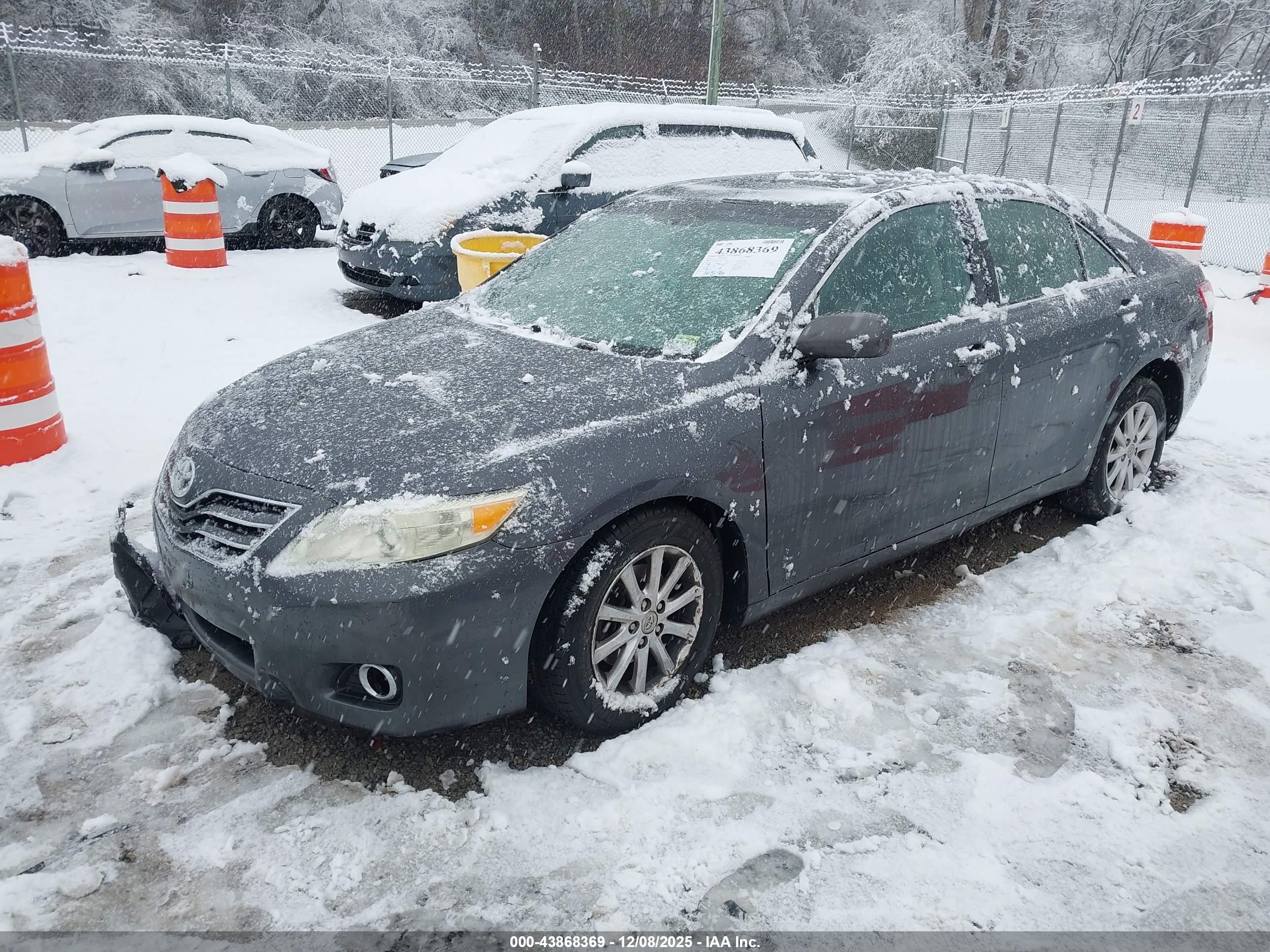 TOYOTA CAMRY image 2