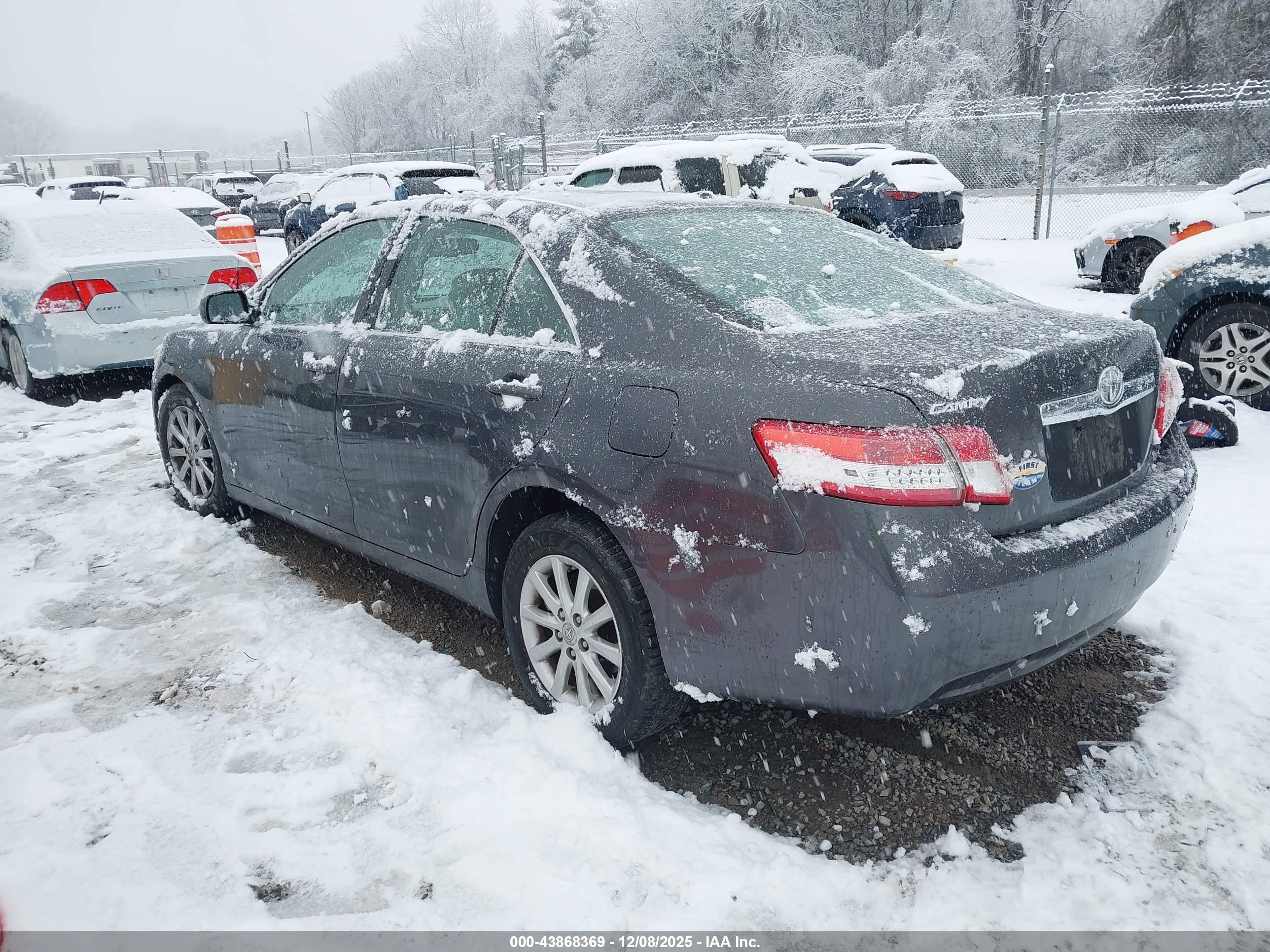 TOYOTA CAMRY image 3