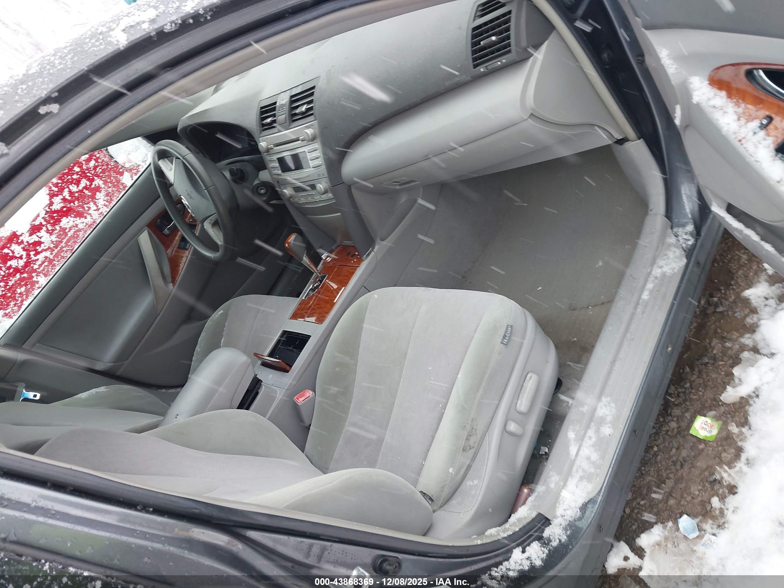 TOYOTA CAMRY image 5