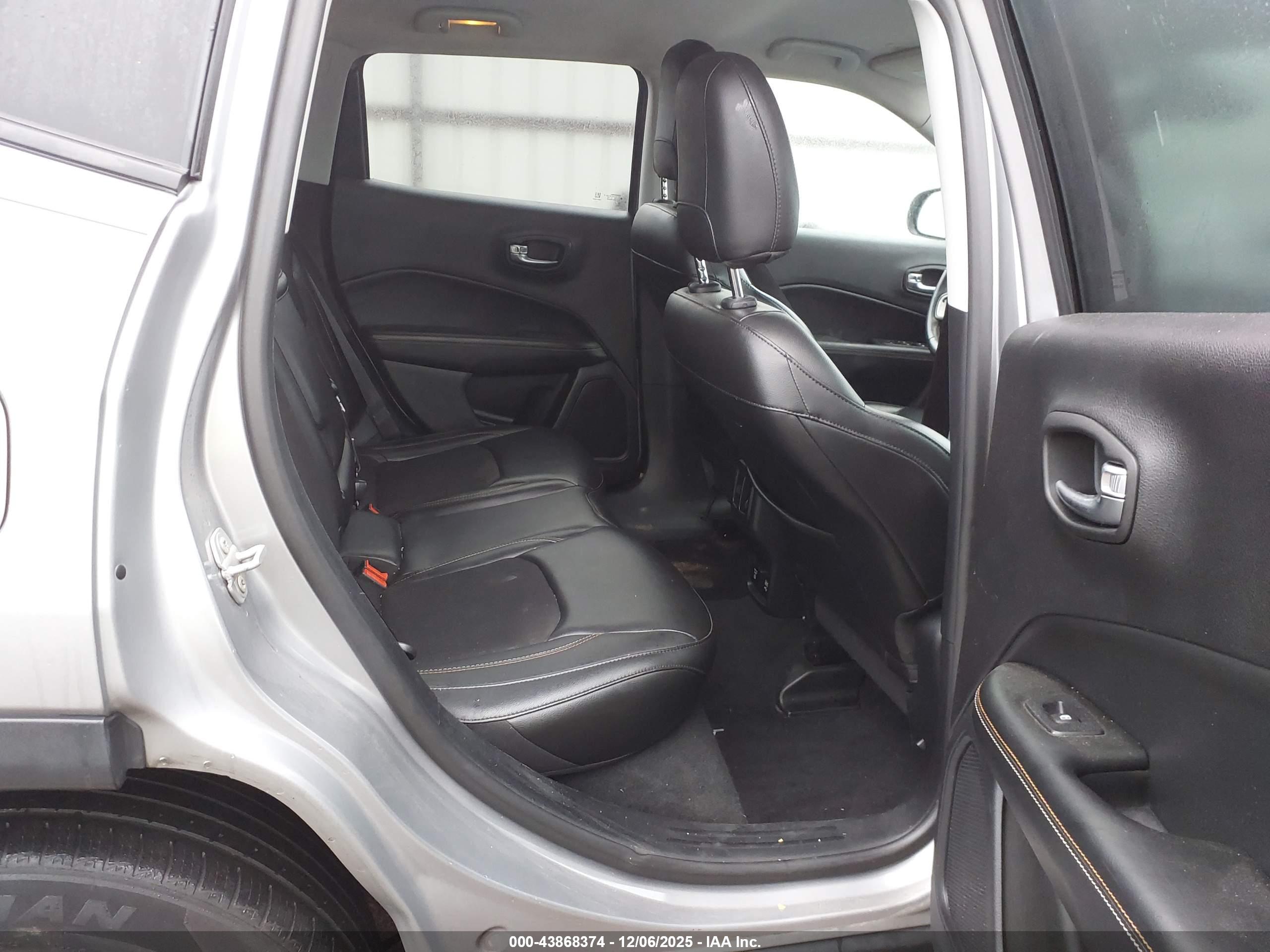 JEEP COMPASS image 8