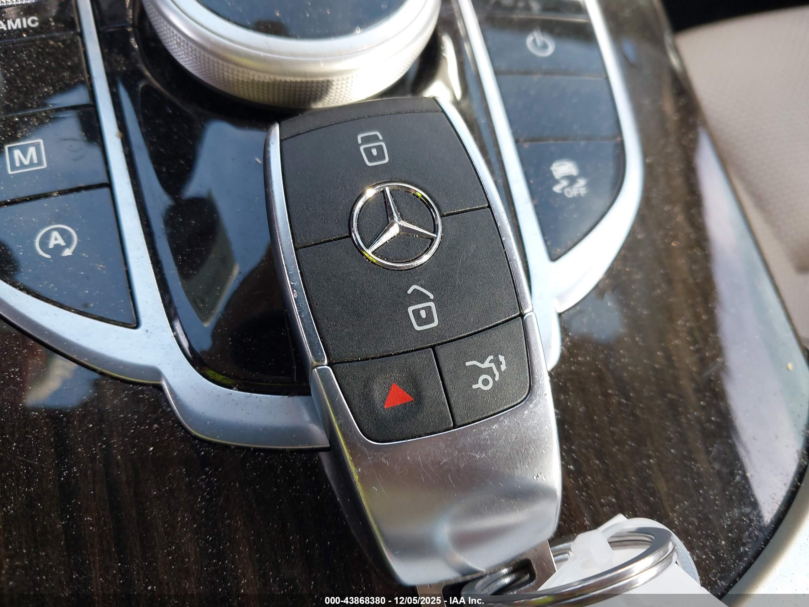 MERCEDES-BENZ GLC image 11