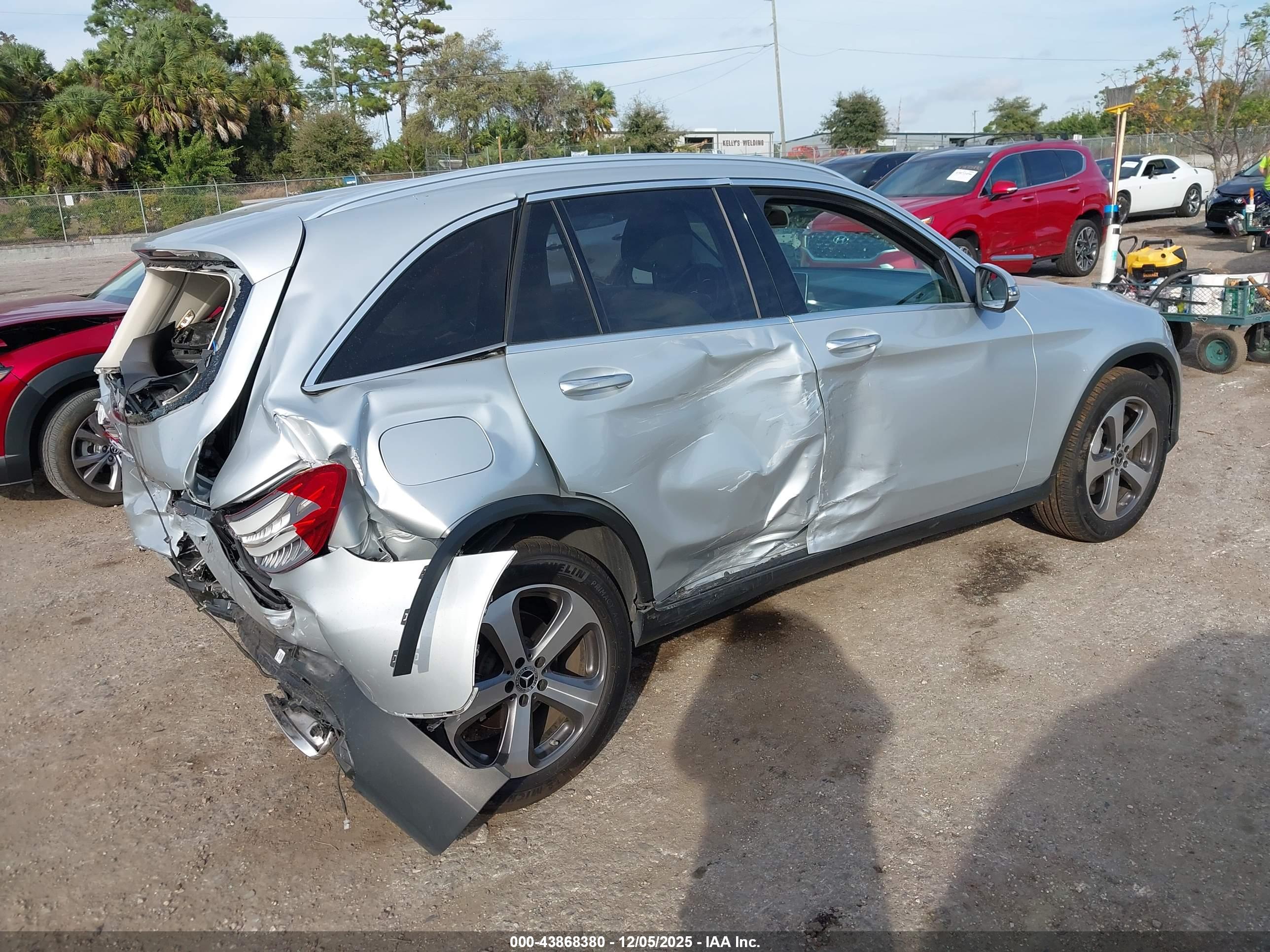 MERCEDES-BENZ GLC image 4