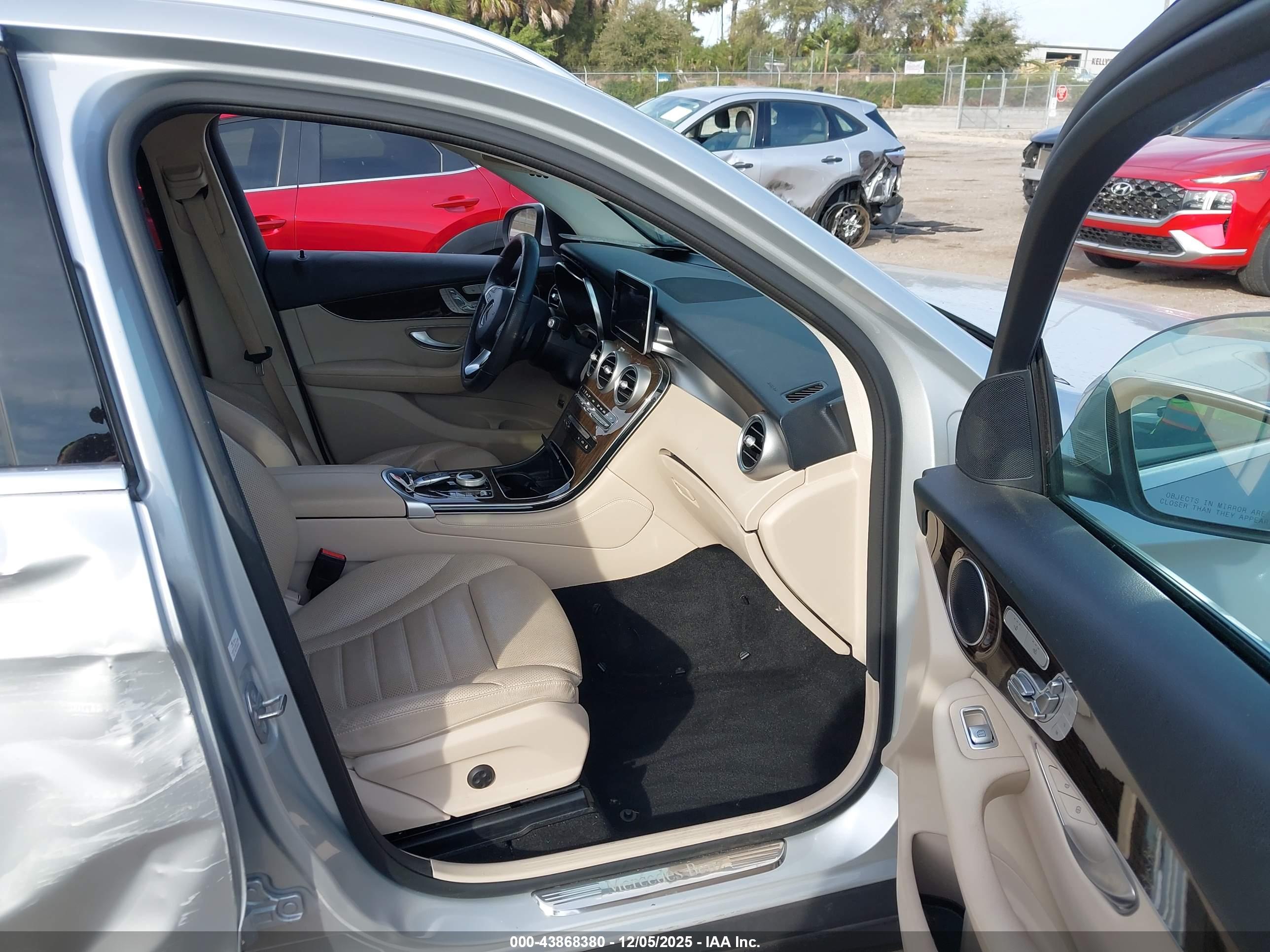 MERCEDES-BENZ GLC image 5