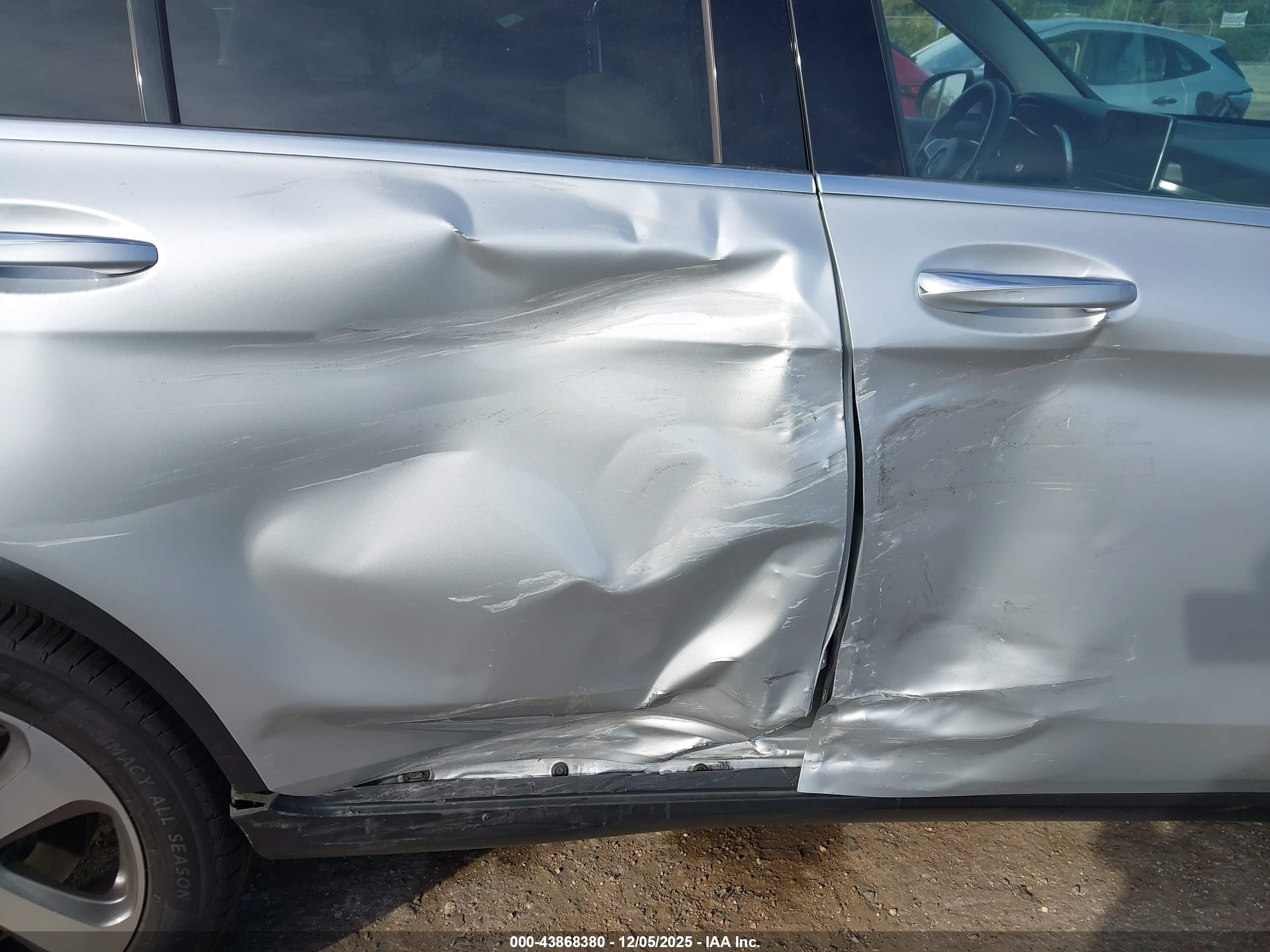 MERCEDES-BENZ GLC image 6