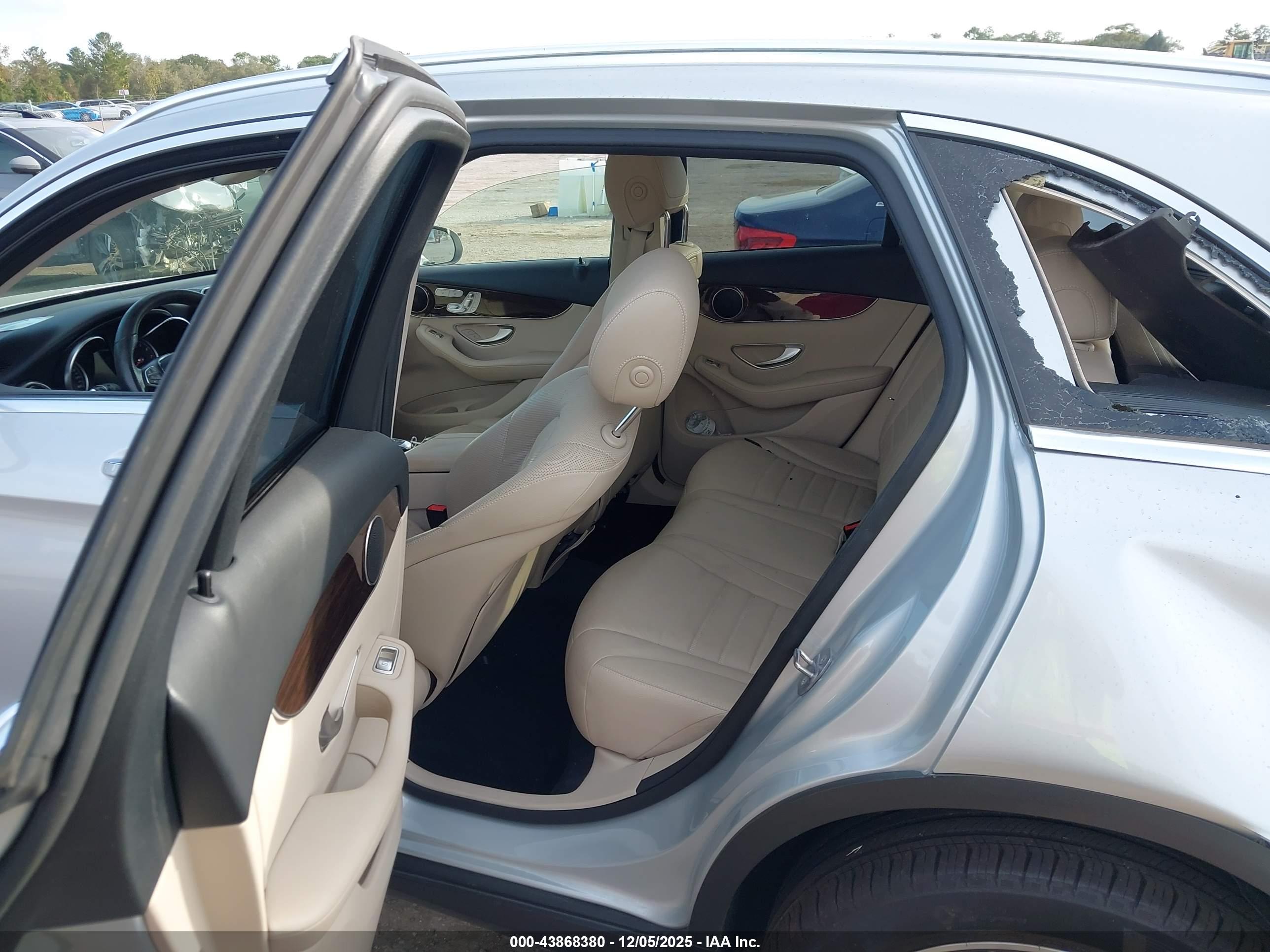 MERCEDES-BENZ GLC image 8