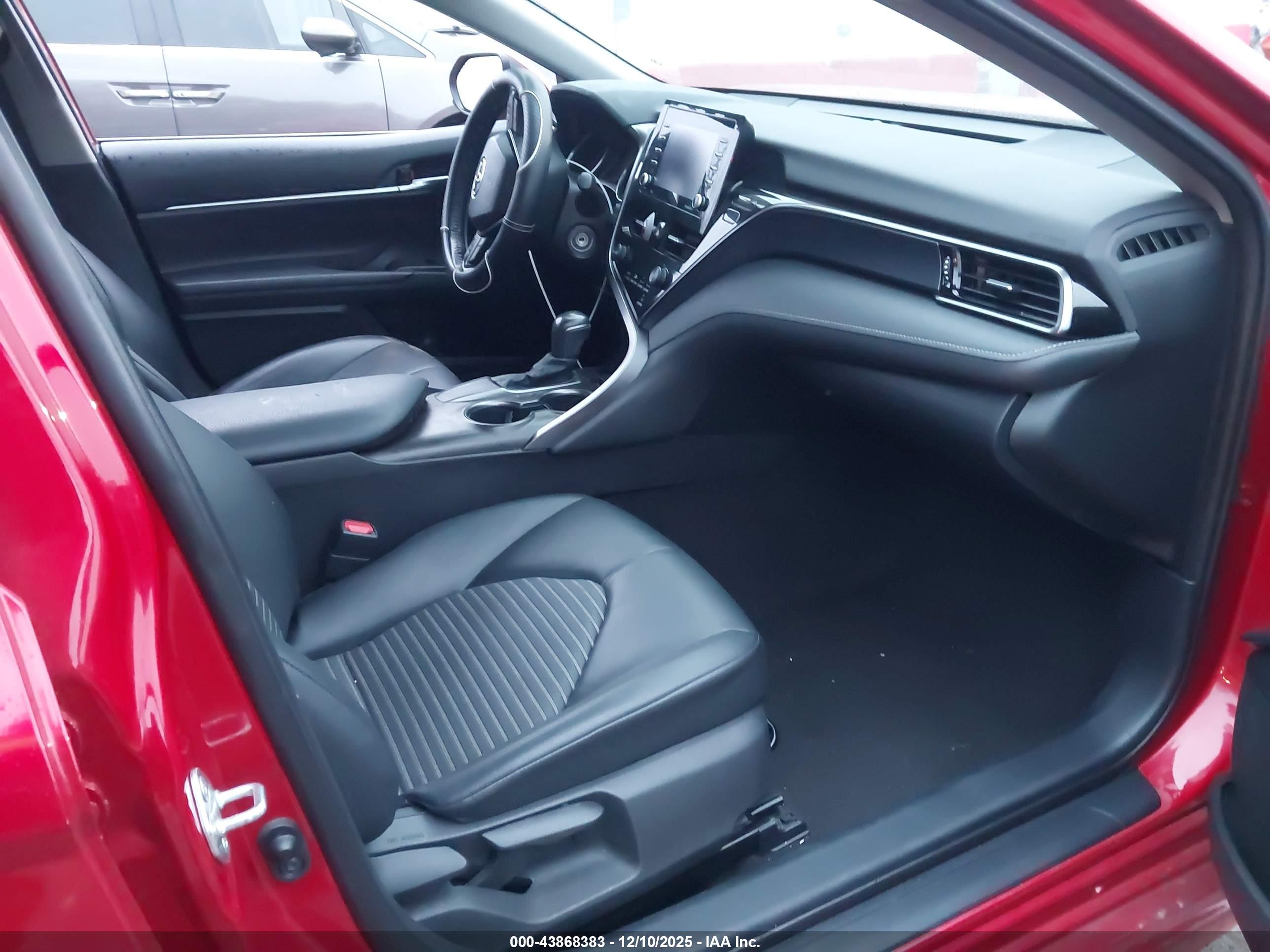 TOYOTA CAMRY image 5