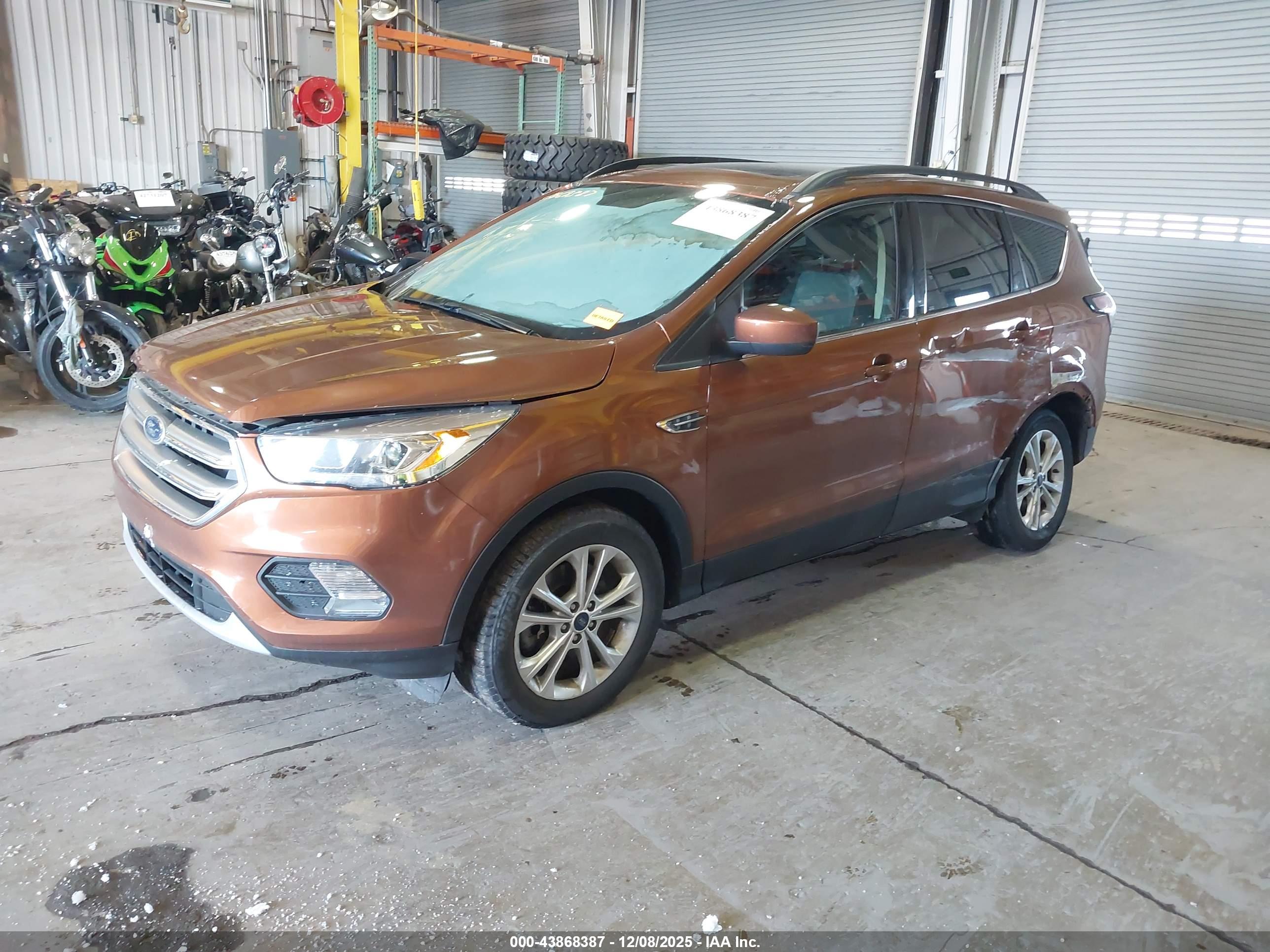 FORD ESCAPE image 2