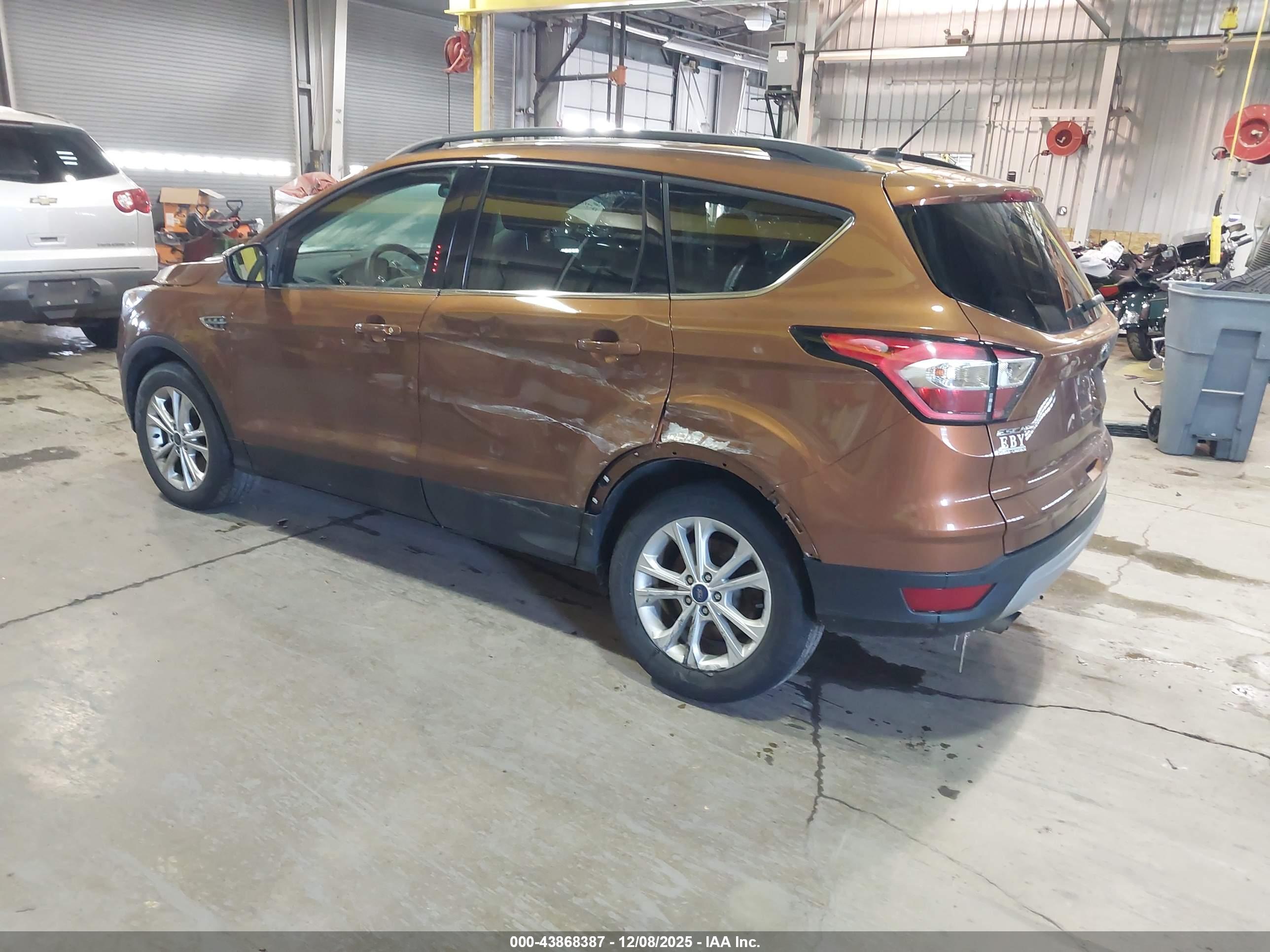 FORD ESCAPE image 3
