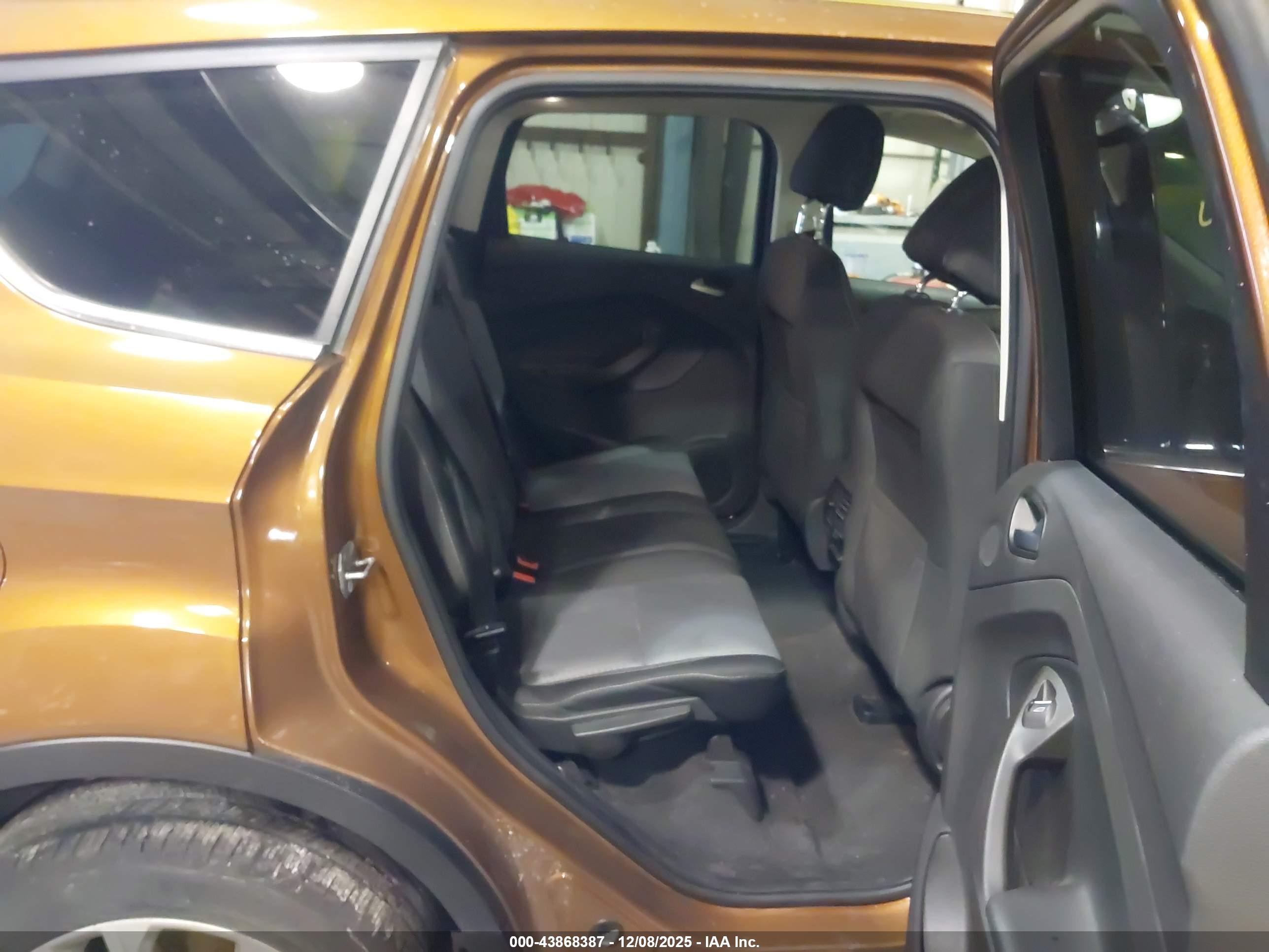 FORD ESCAPE image 8