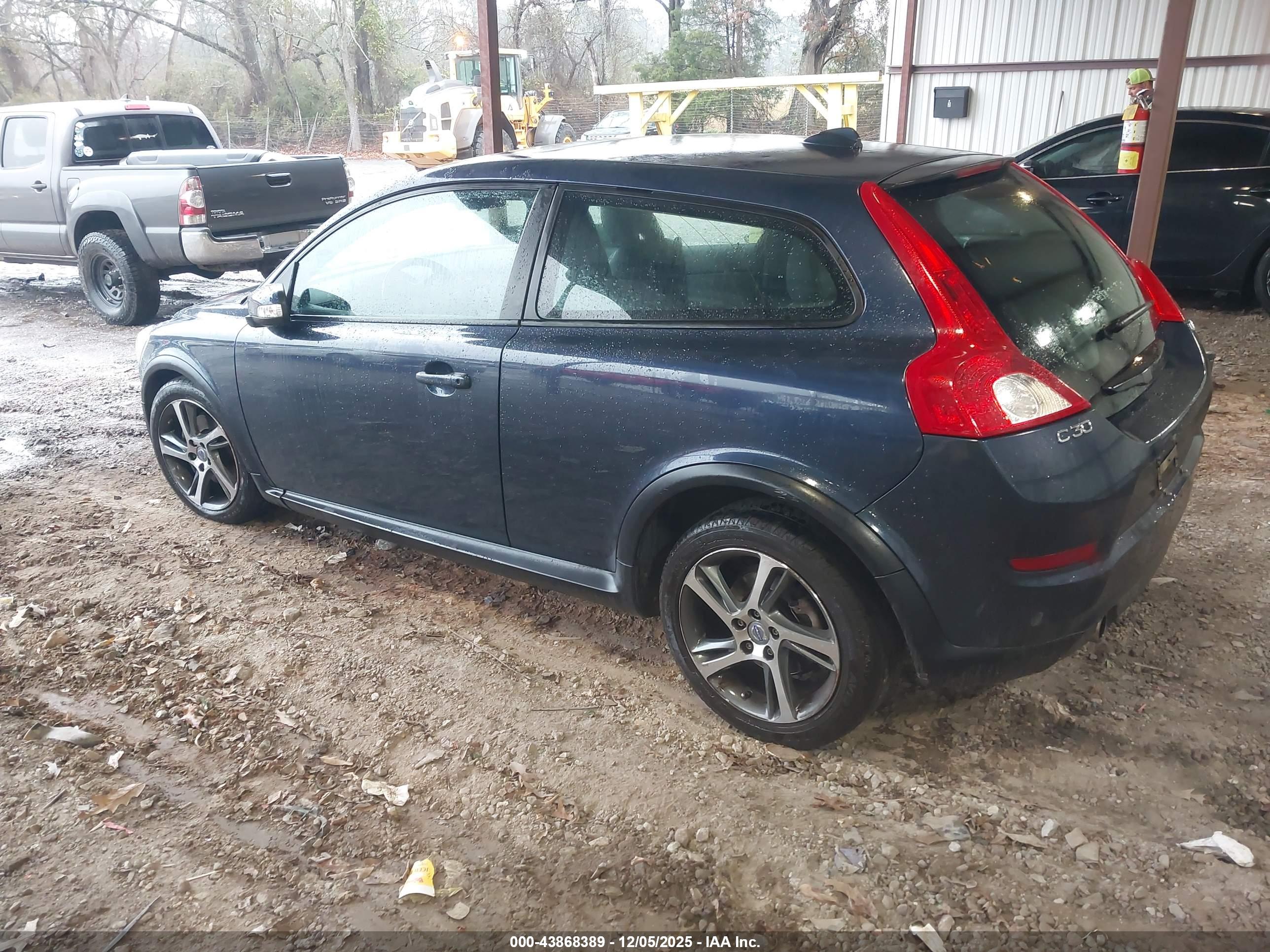 VOLVO C30 image 3