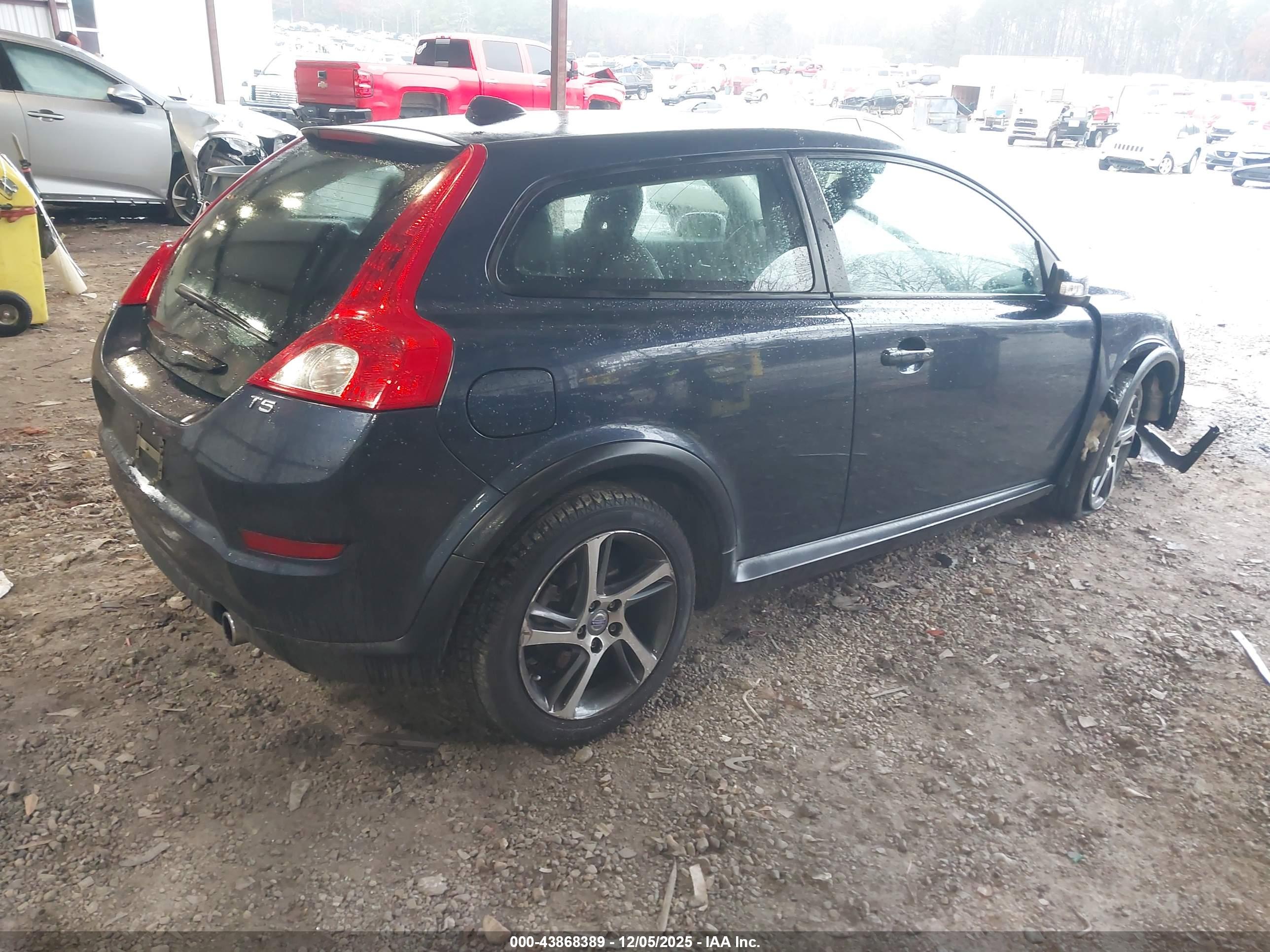 VOLVO C30 image 4