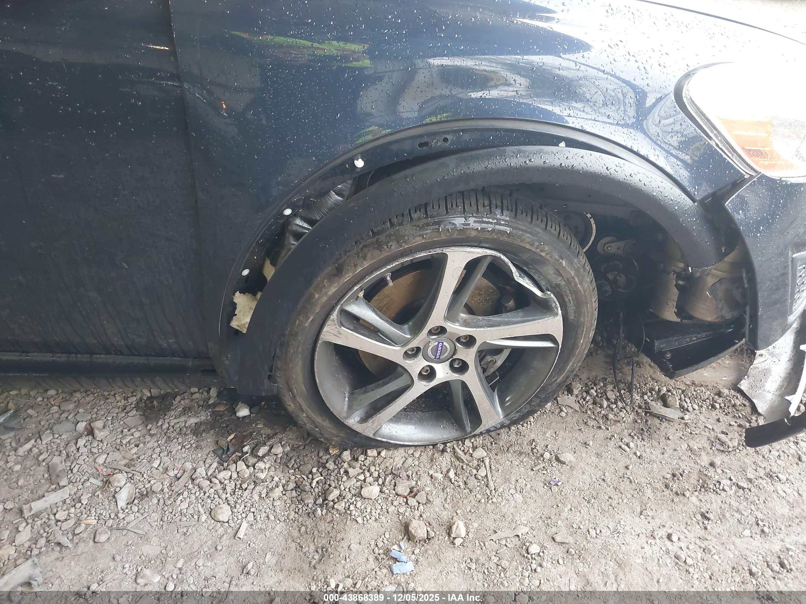 VOLVO C30 image 6