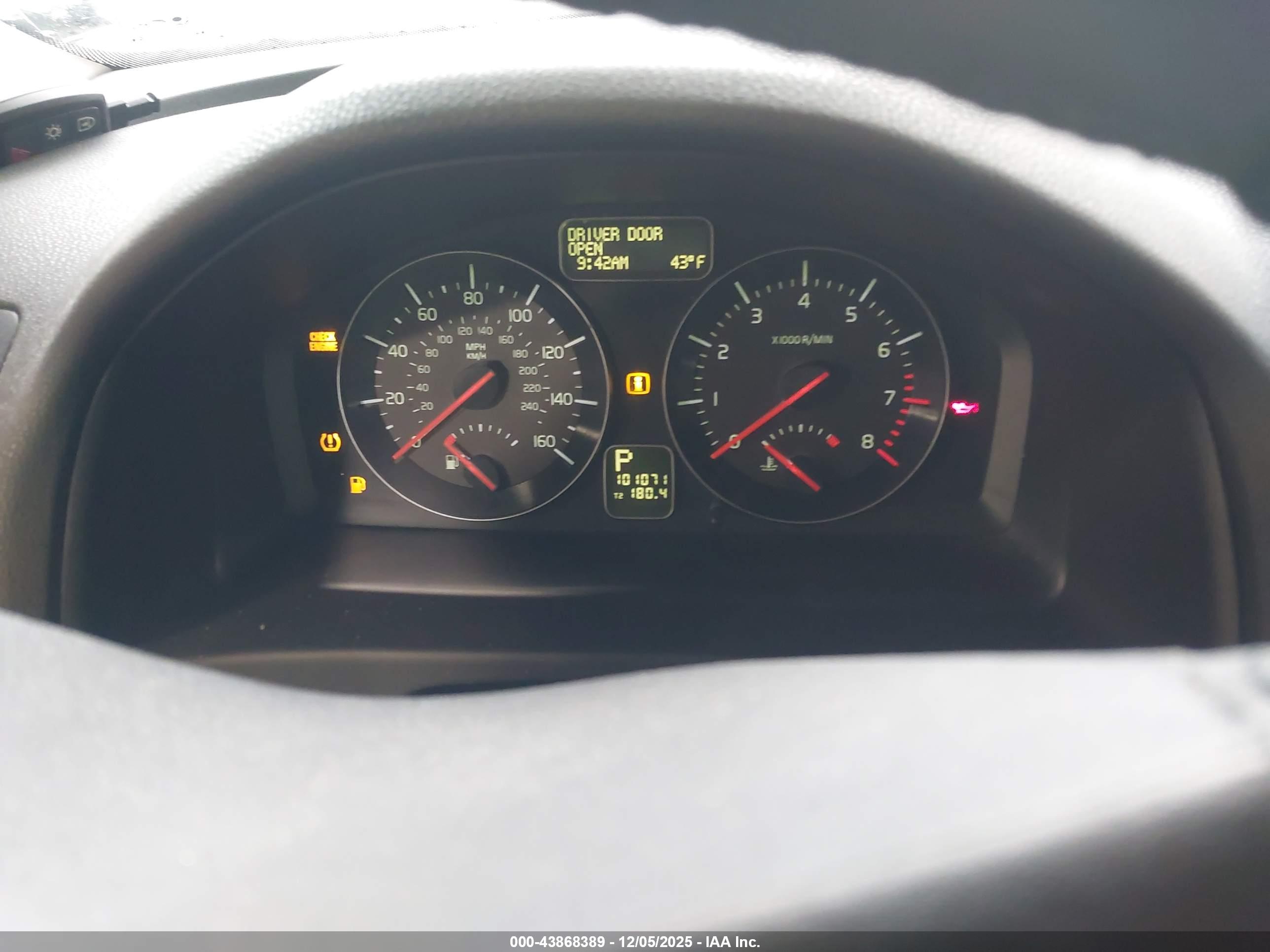 VOLVO C30 image 7