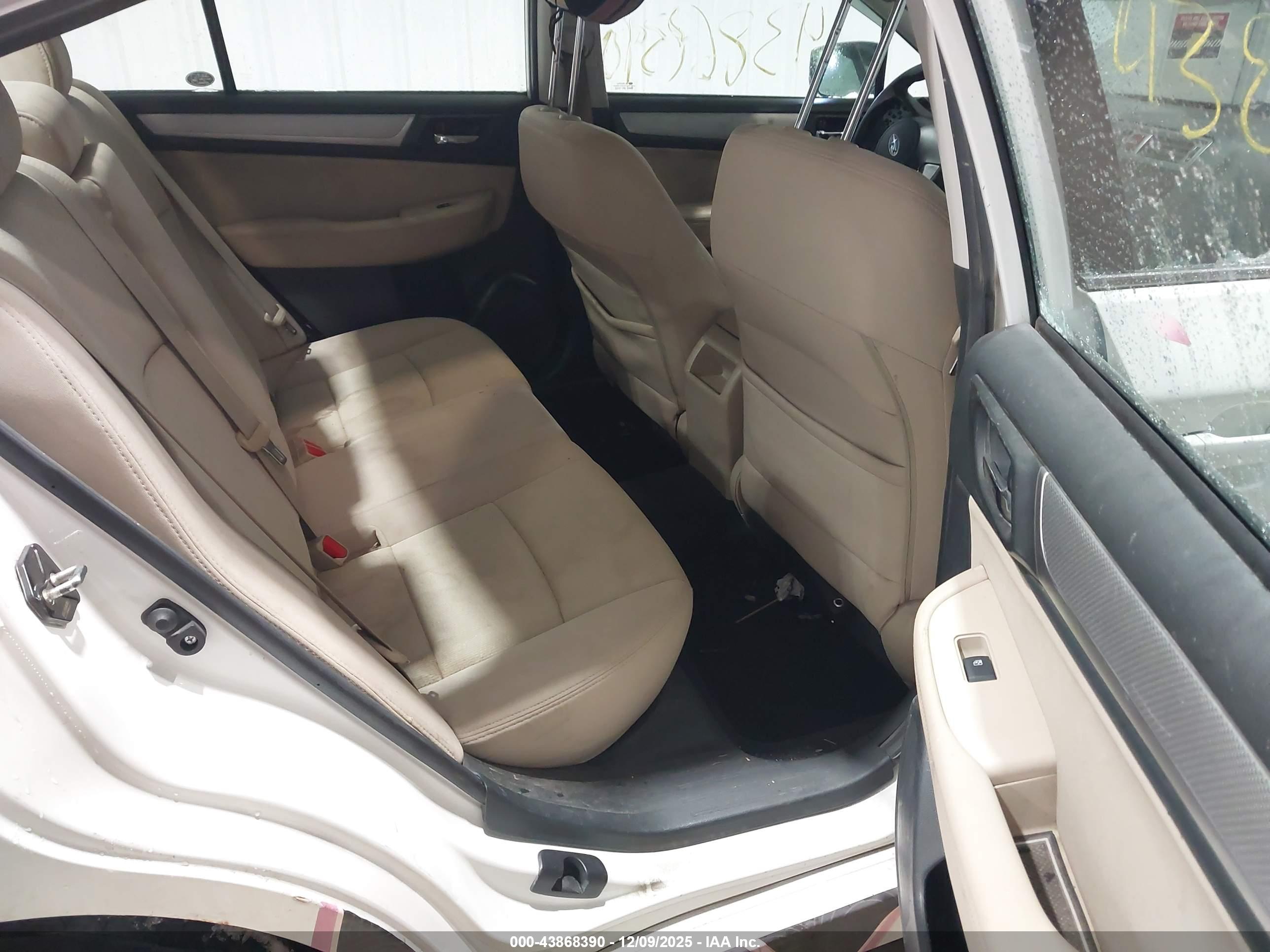 SUBARU LEGACY image 8