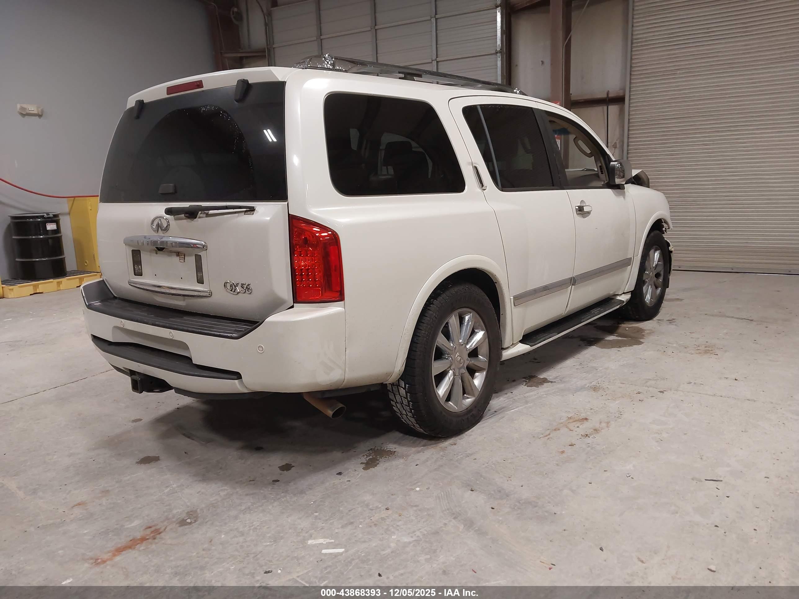 INFINITI QX56 image 4