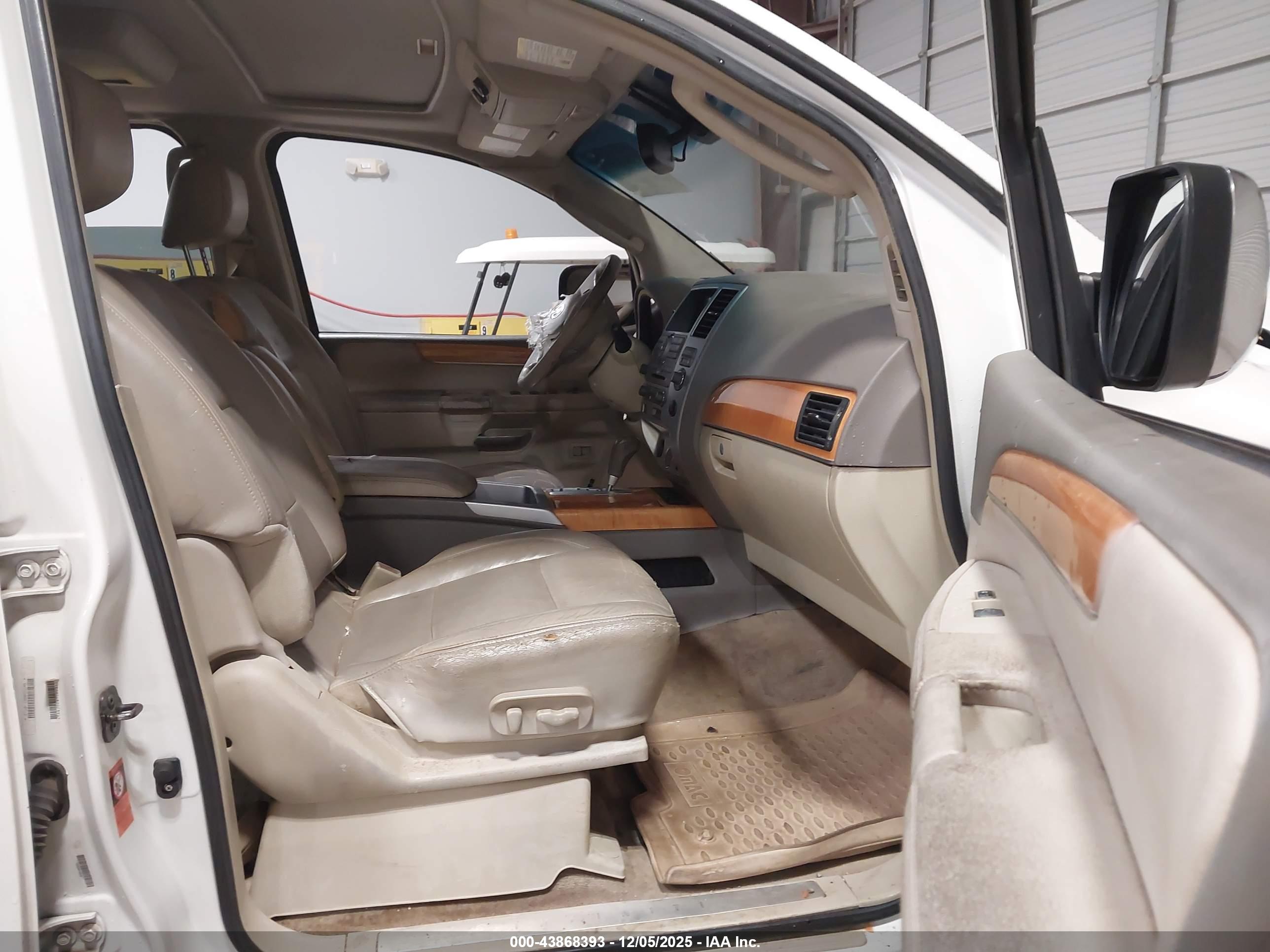 INFINITI QX56 image 5