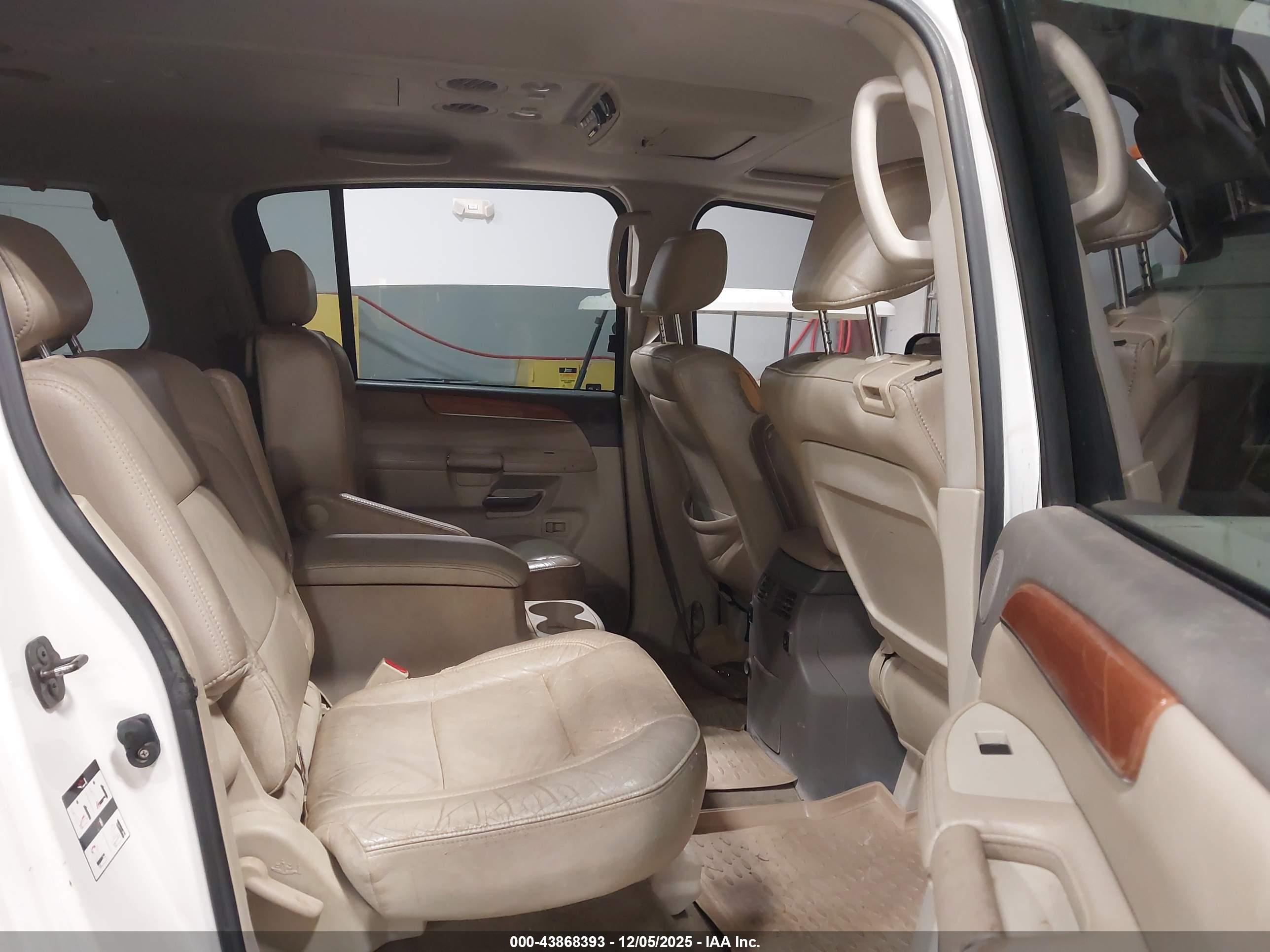 INFINITI QX56 image 8