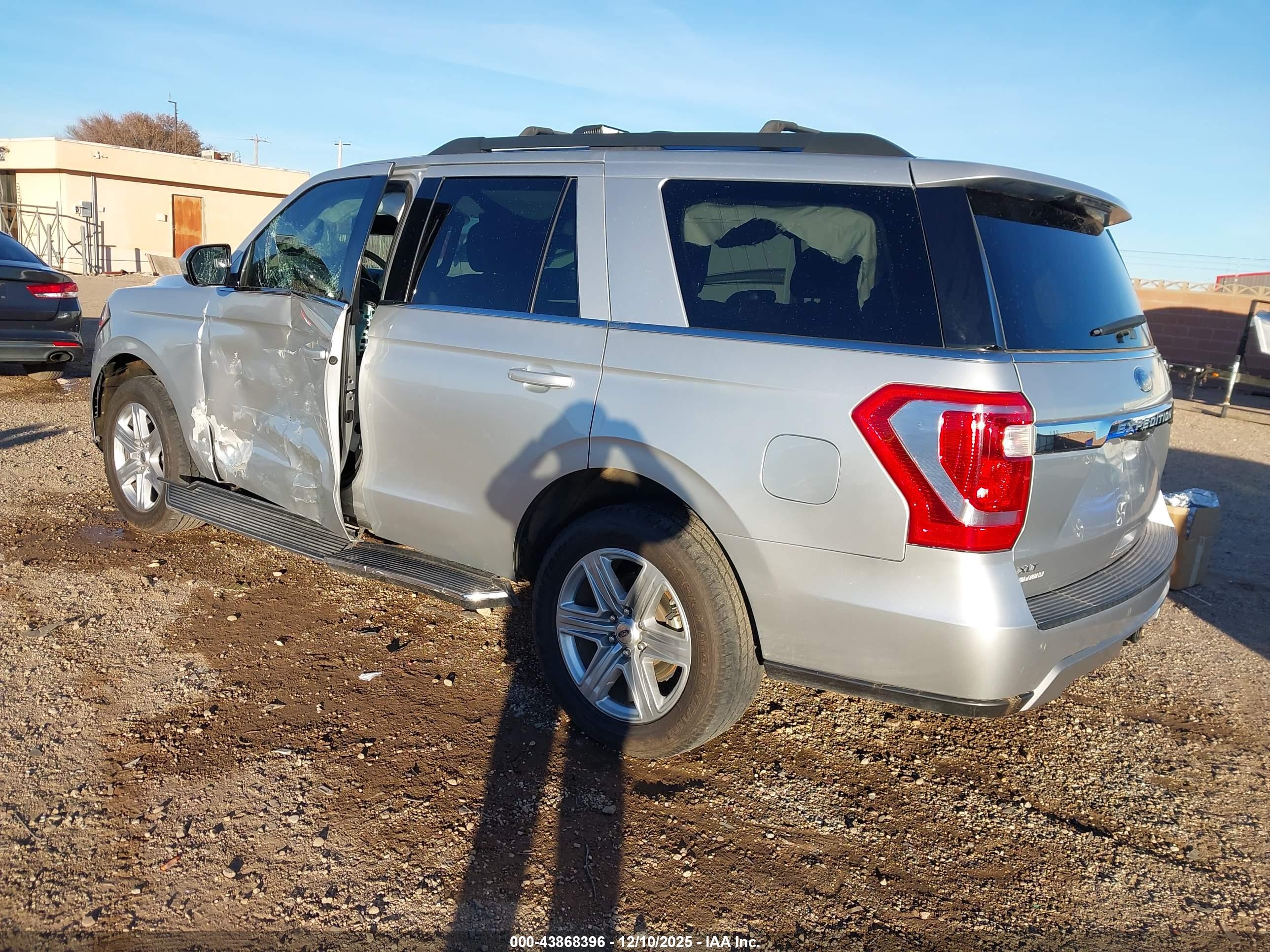 FORD EXPEDITION image 3
