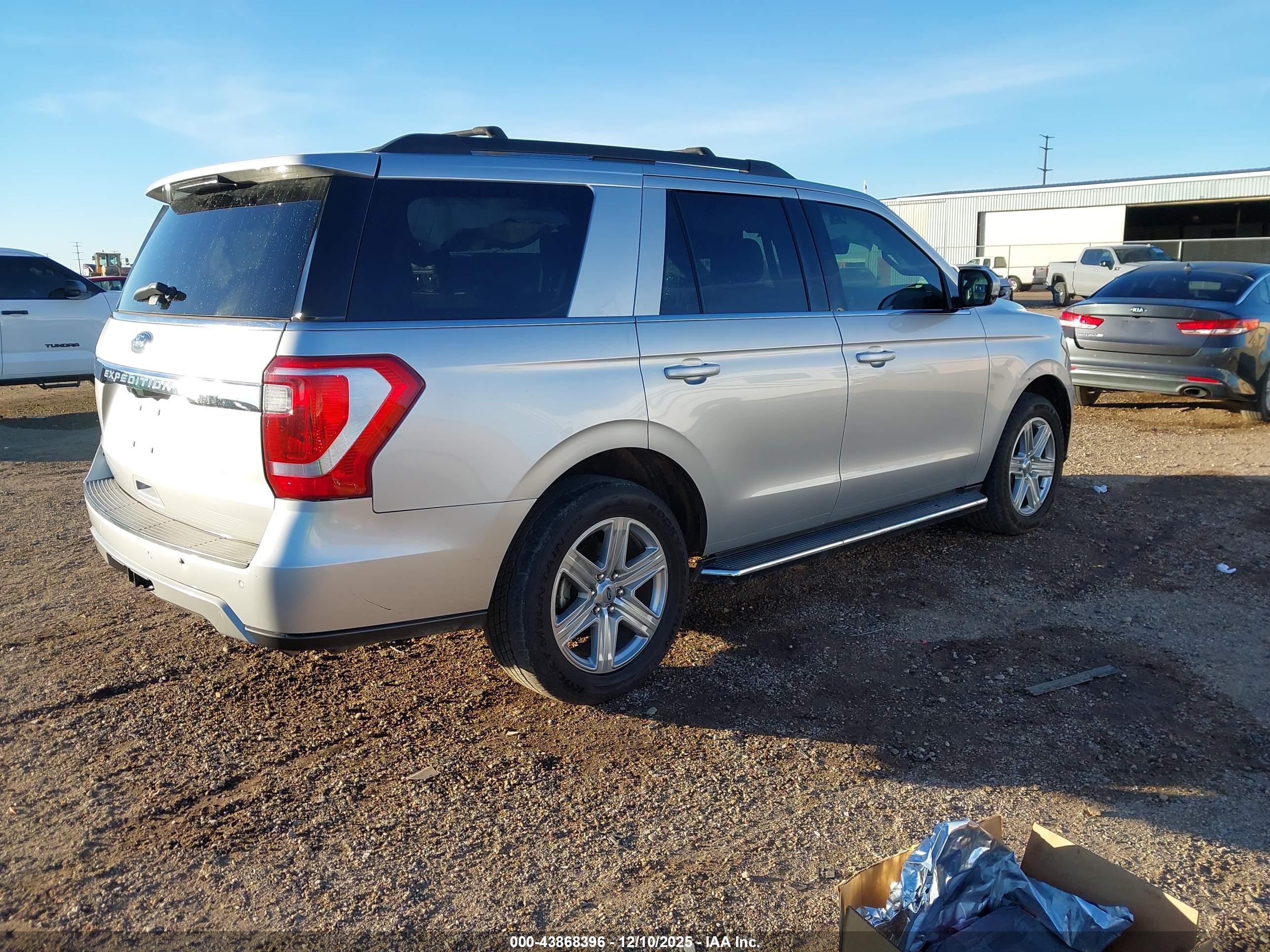 FORD EXPEDITION image 4