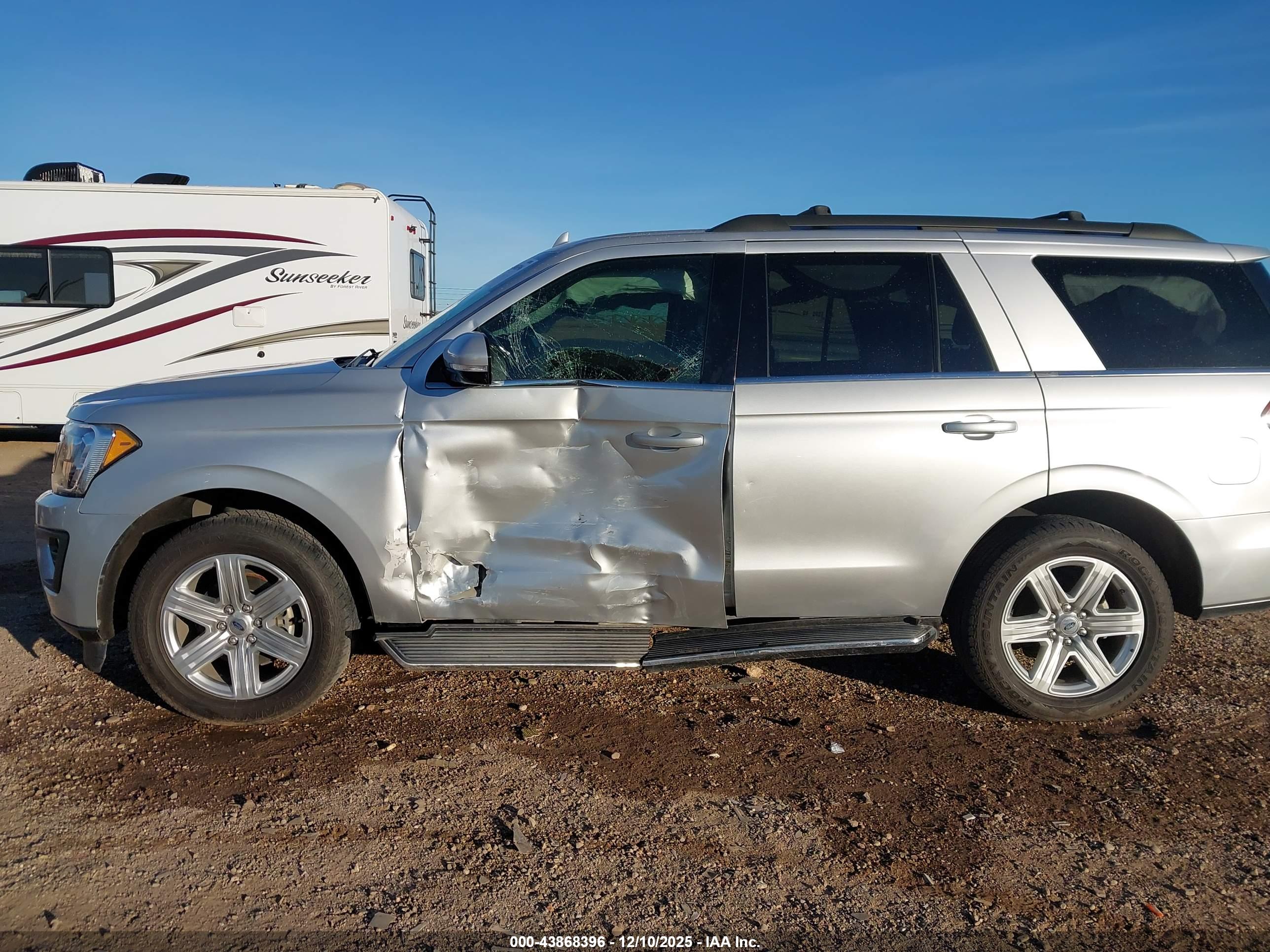 FORD EXPEDITION image 6