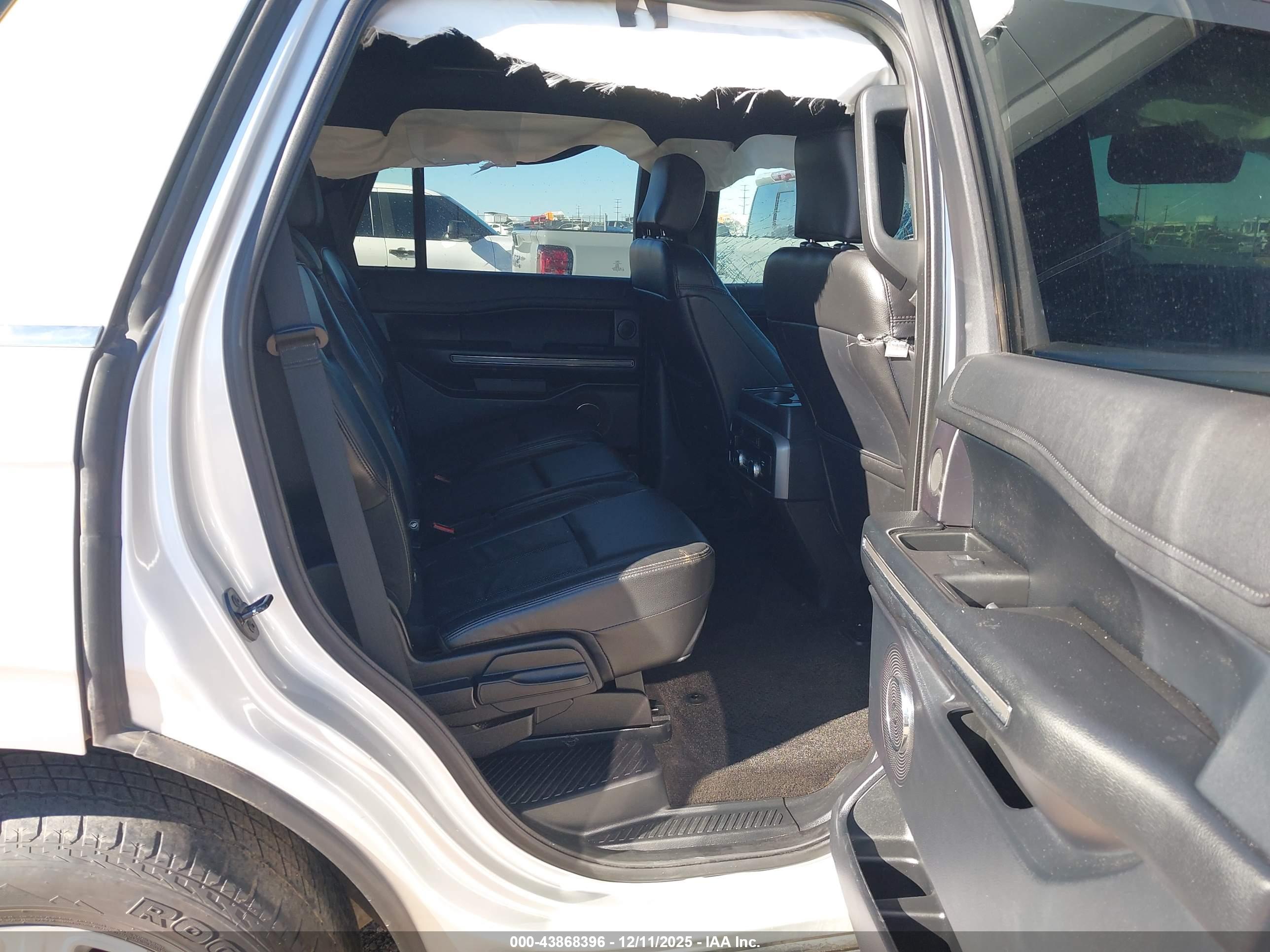 FORD EXPEDITION image 8