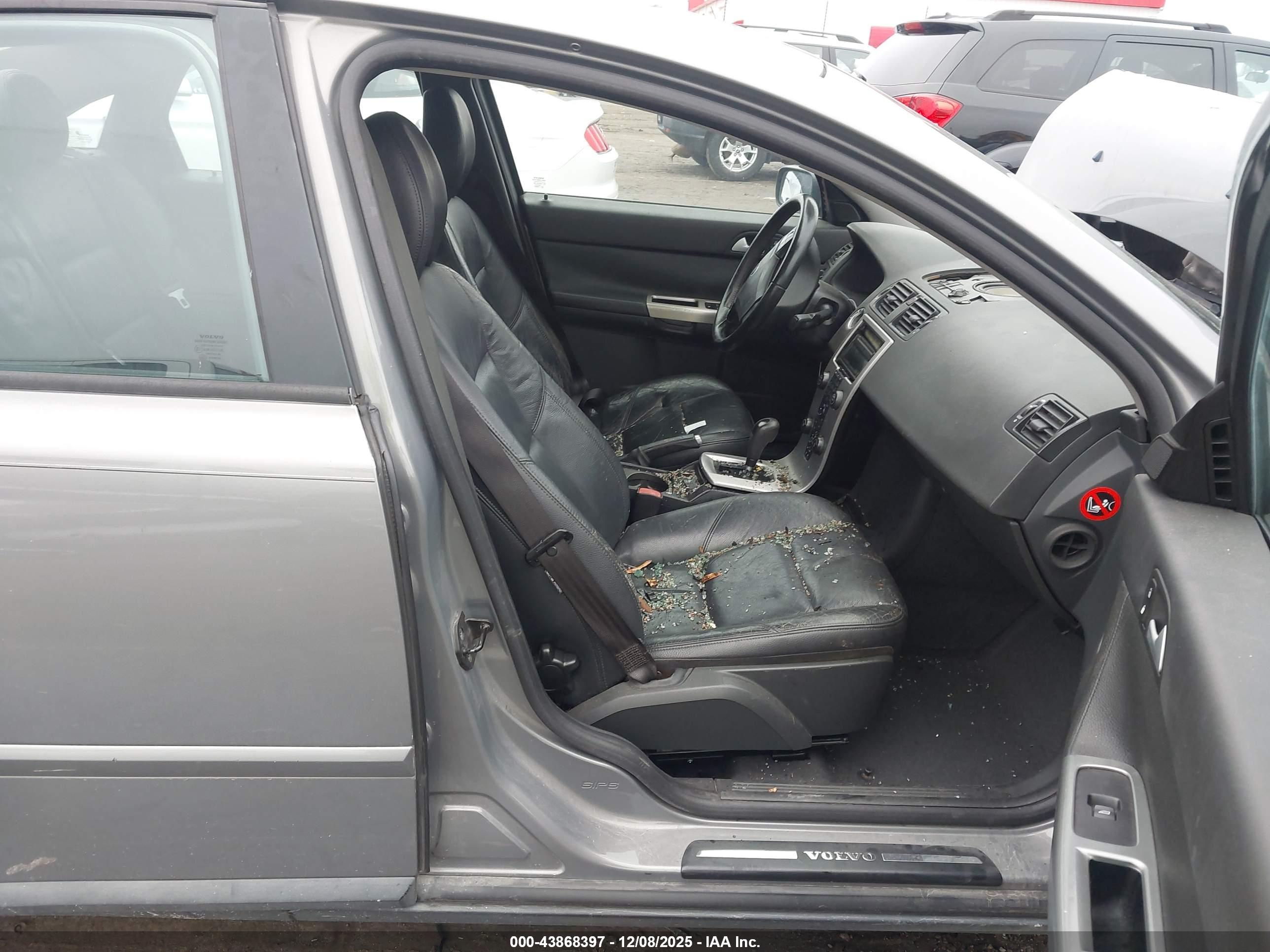 VOLVO S40 image 5