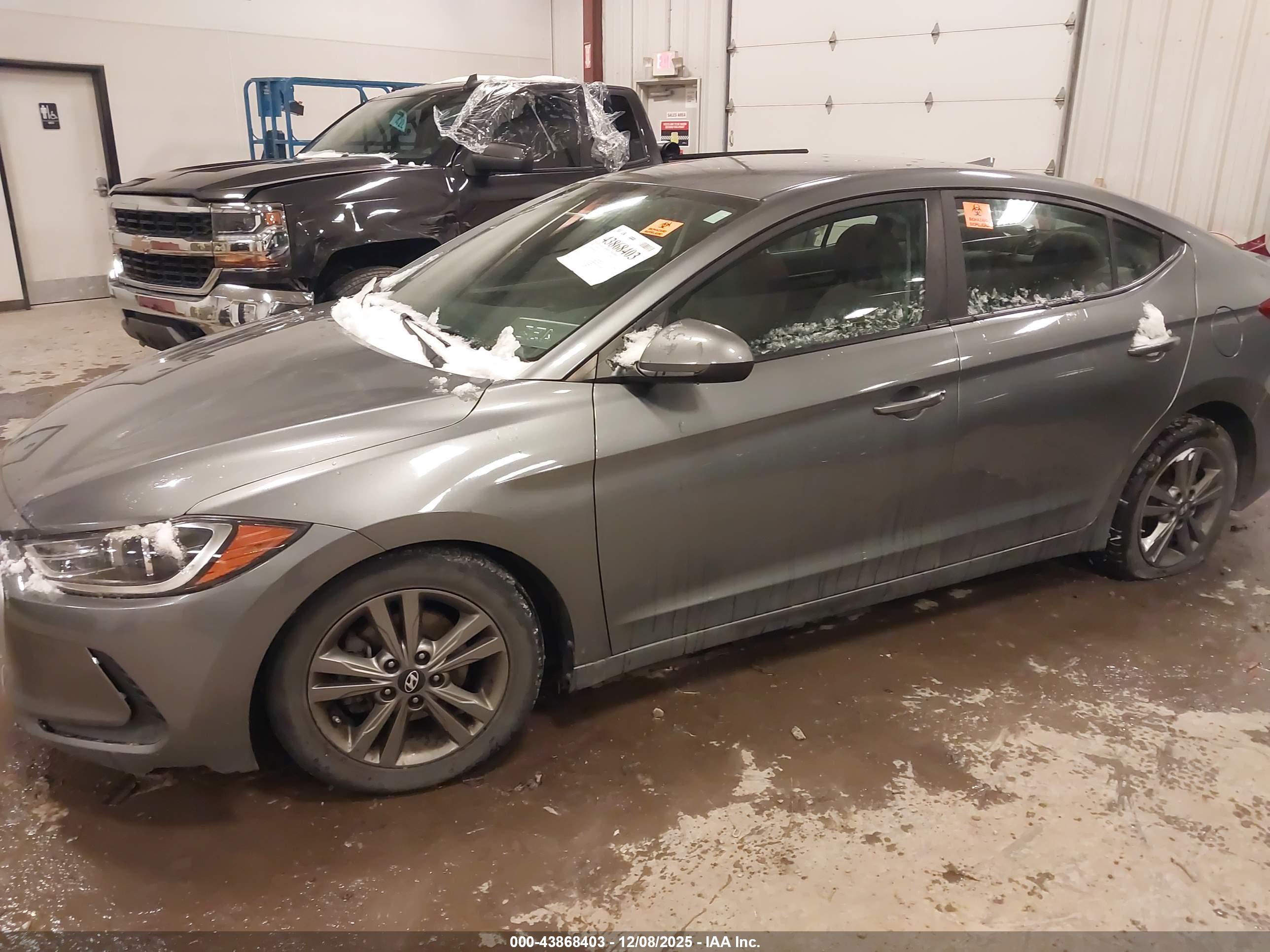 HYUNDAI ELANTRA image 2