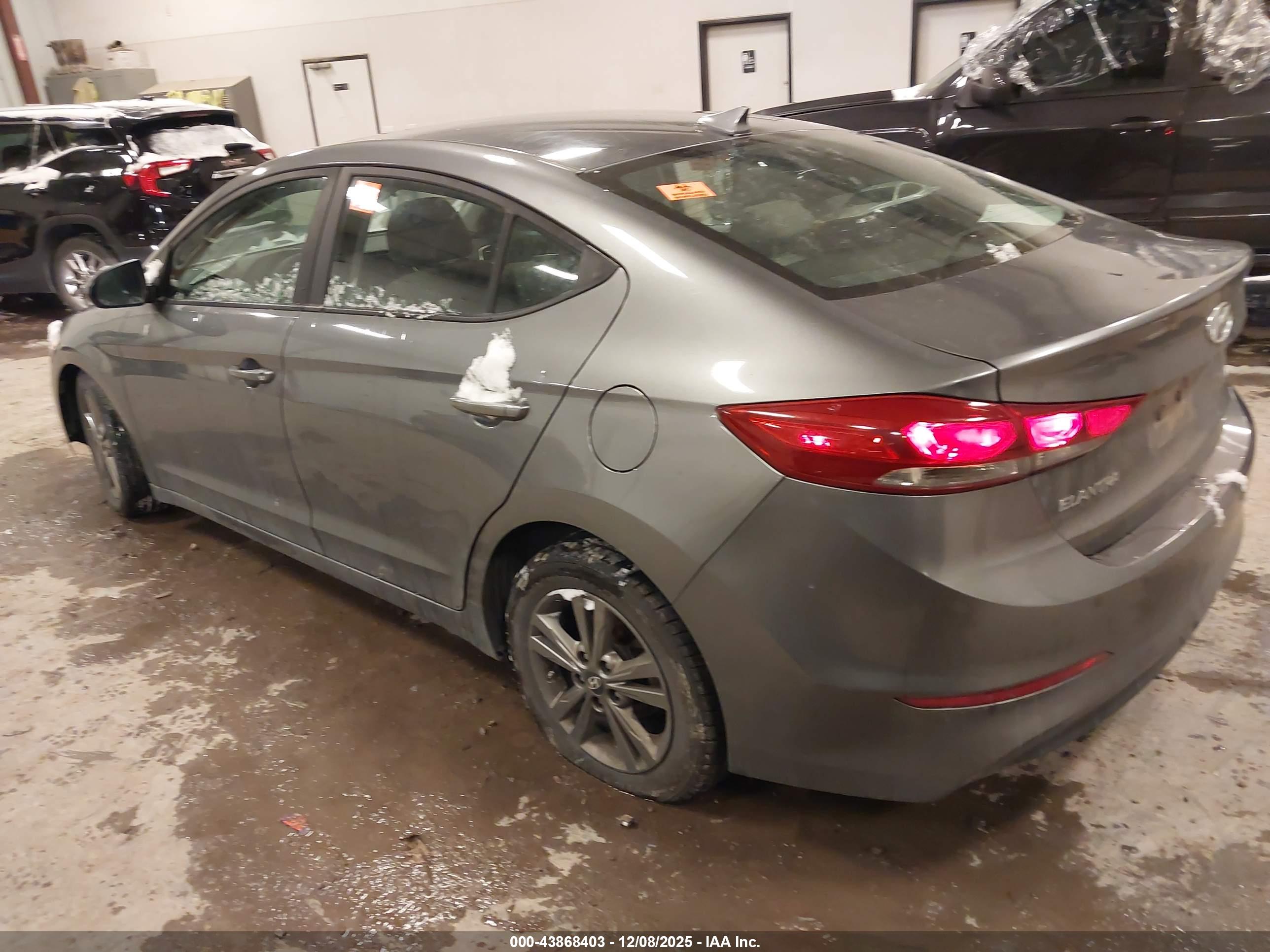 HYUNDAI ELANTRA image 3