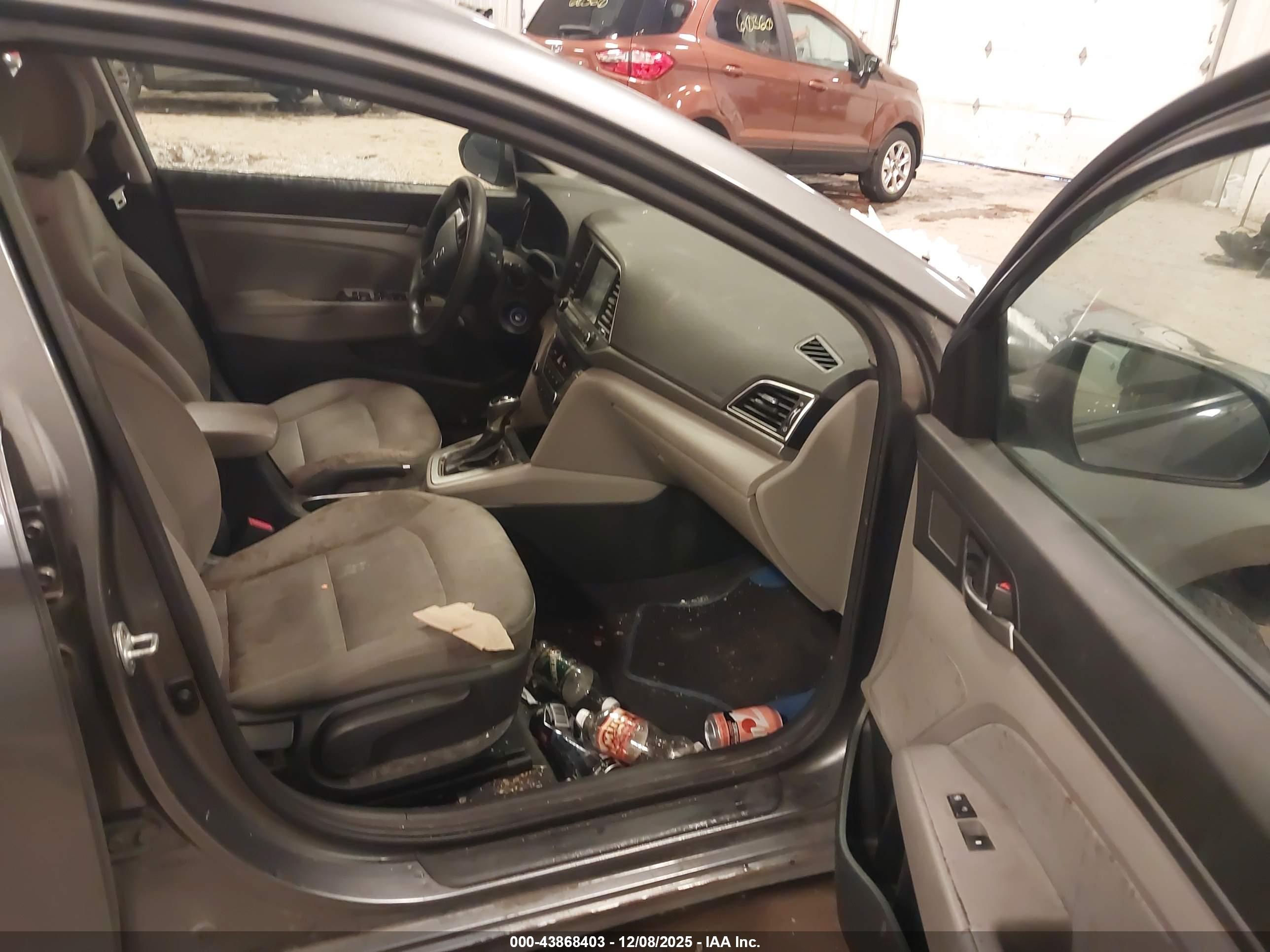 HYUNDAI ELANTRA image 5