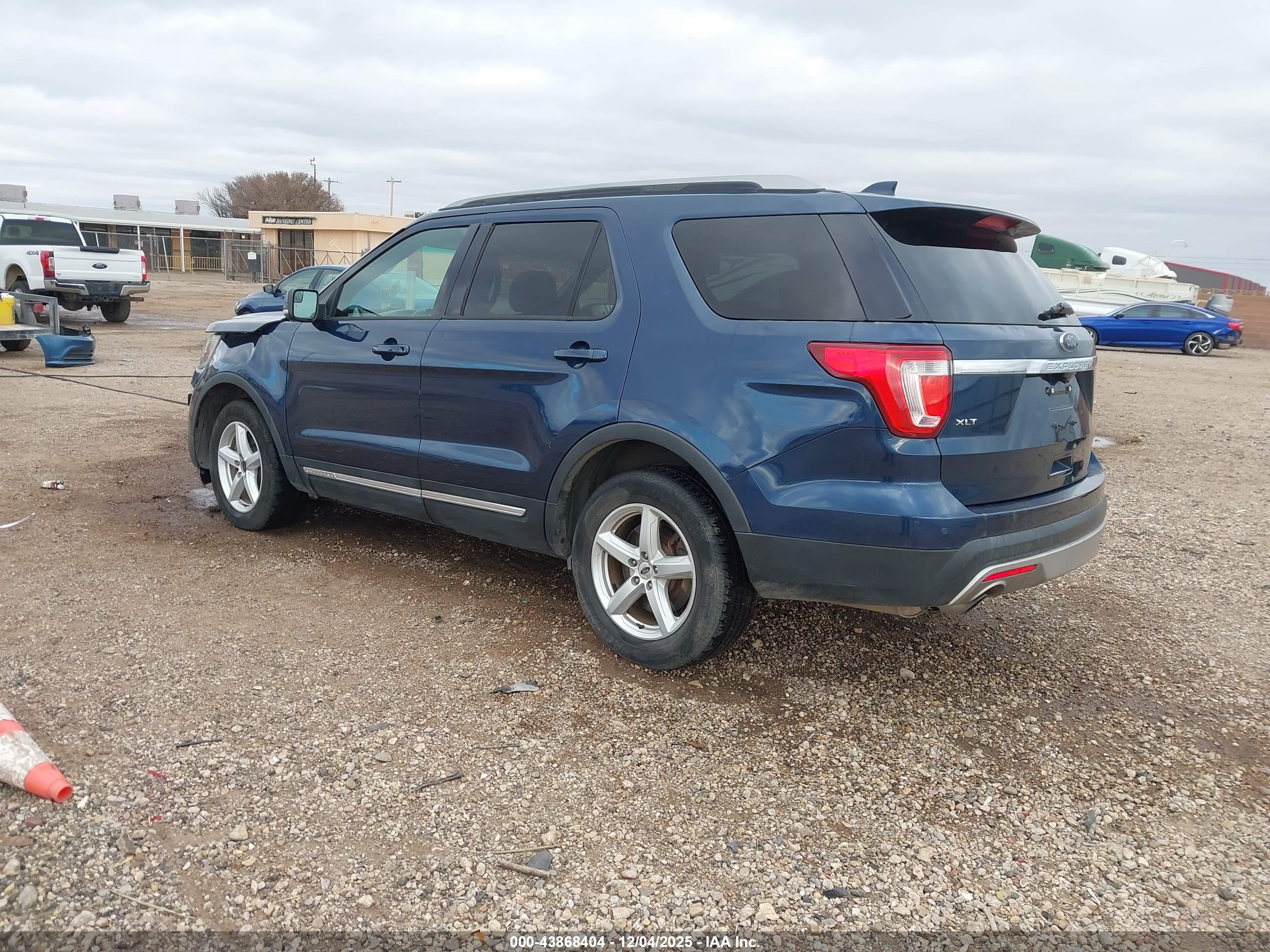 FORD EXPLORER image 3