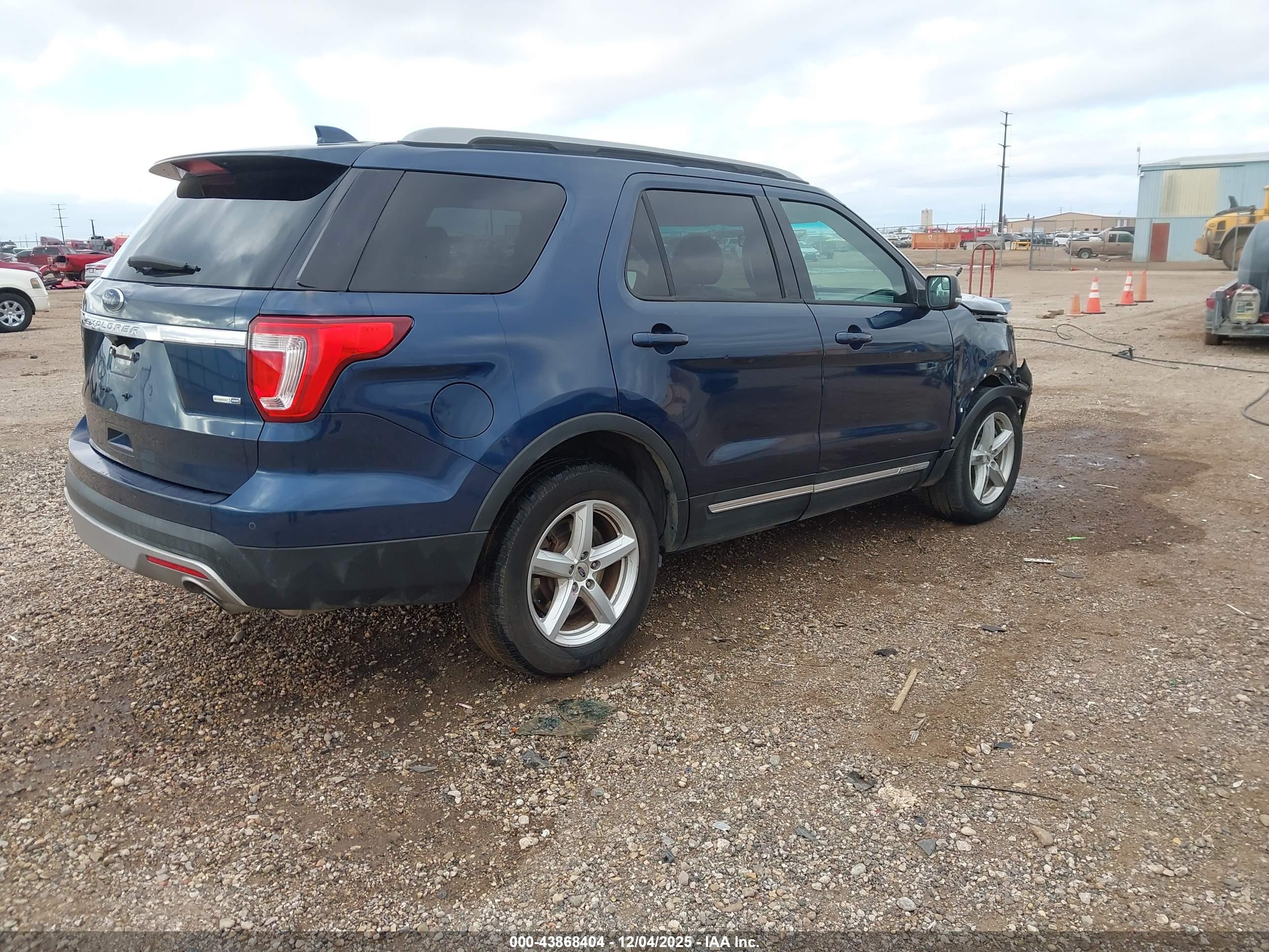 FORD EXPLORER image 4