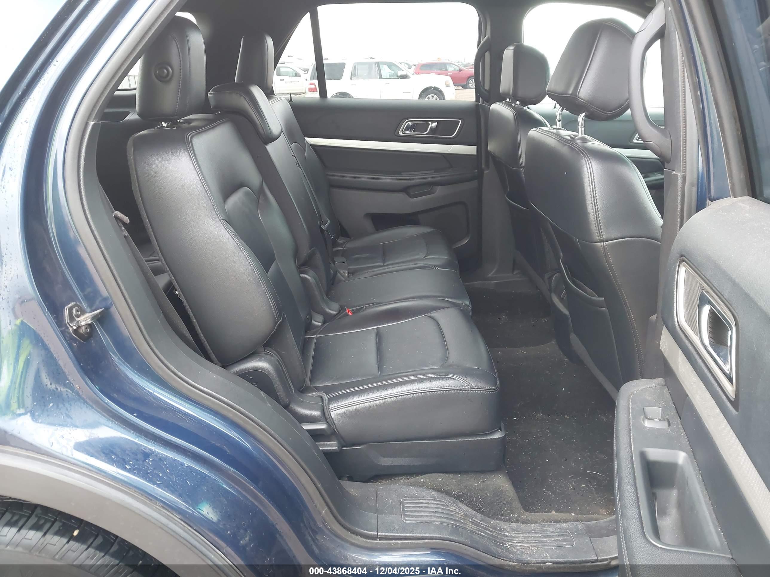 FORD EXPLORER image 8