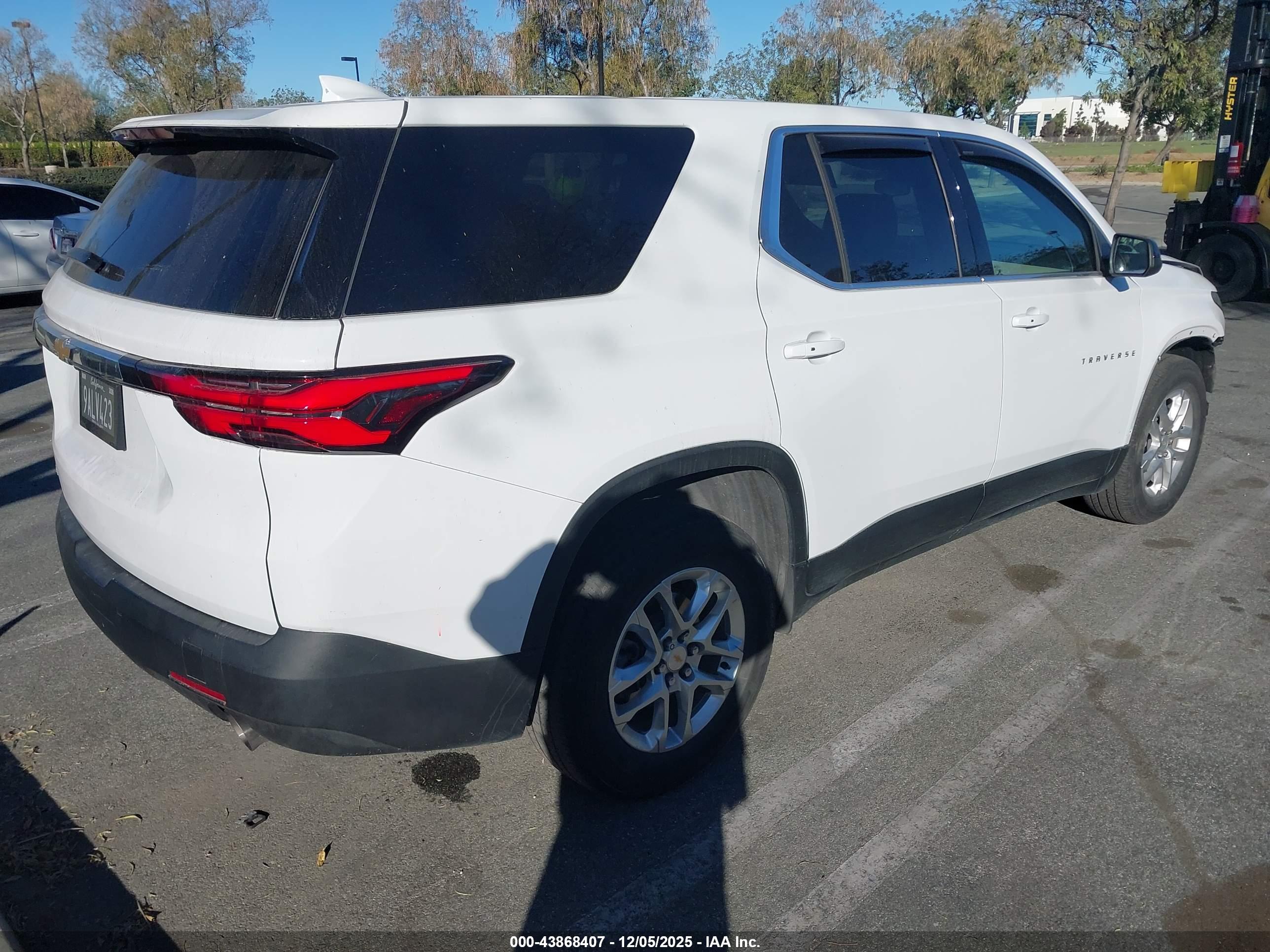 CHEVROLET TRAVERSE image 4