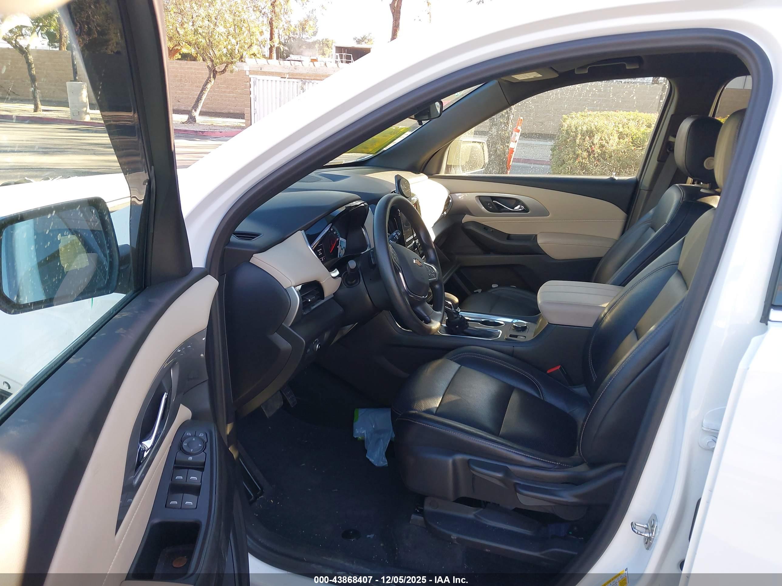 CHEVROLET TRAVERSE image 5