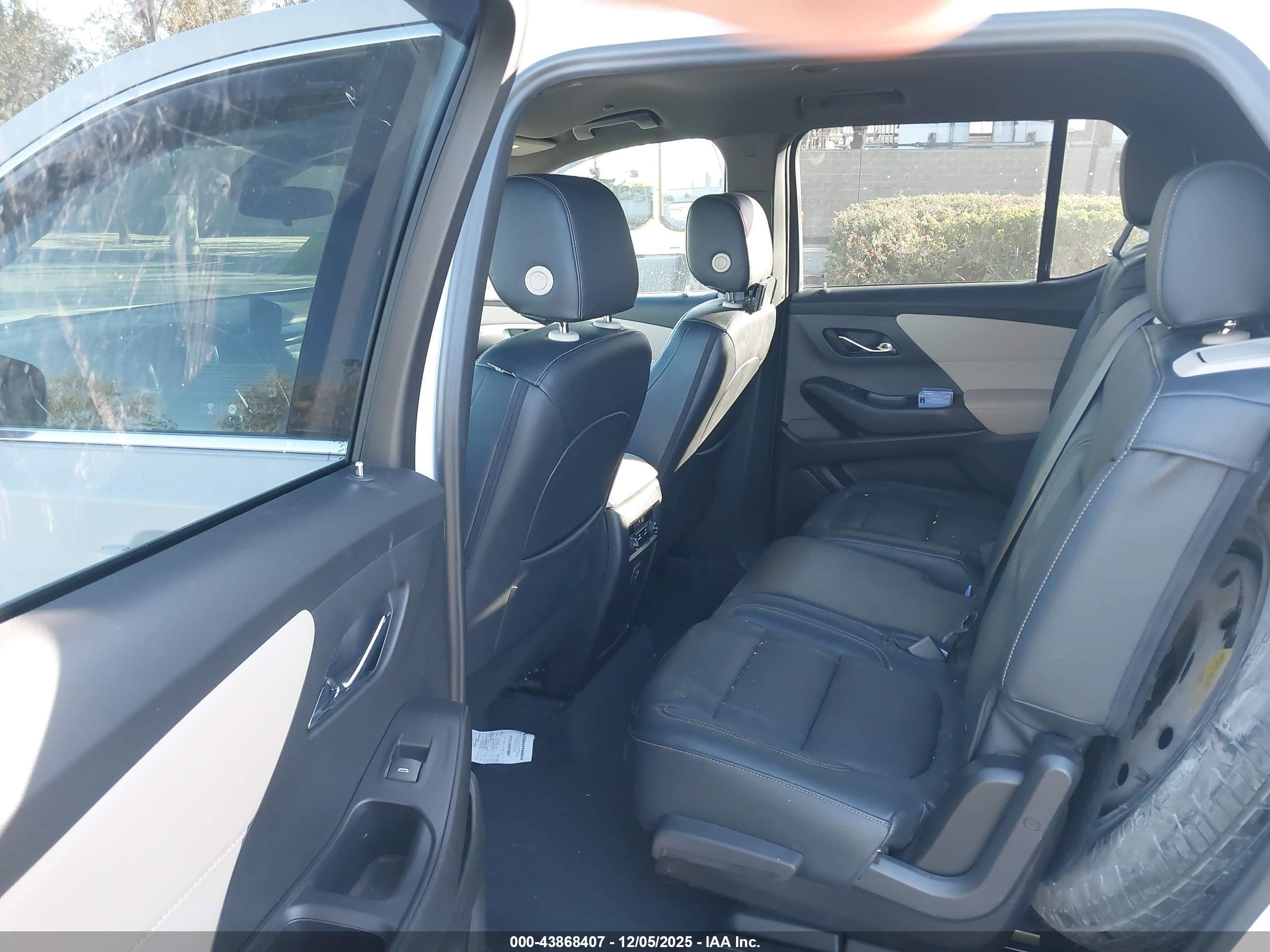 CHEVROLET TRAVERSE image 8