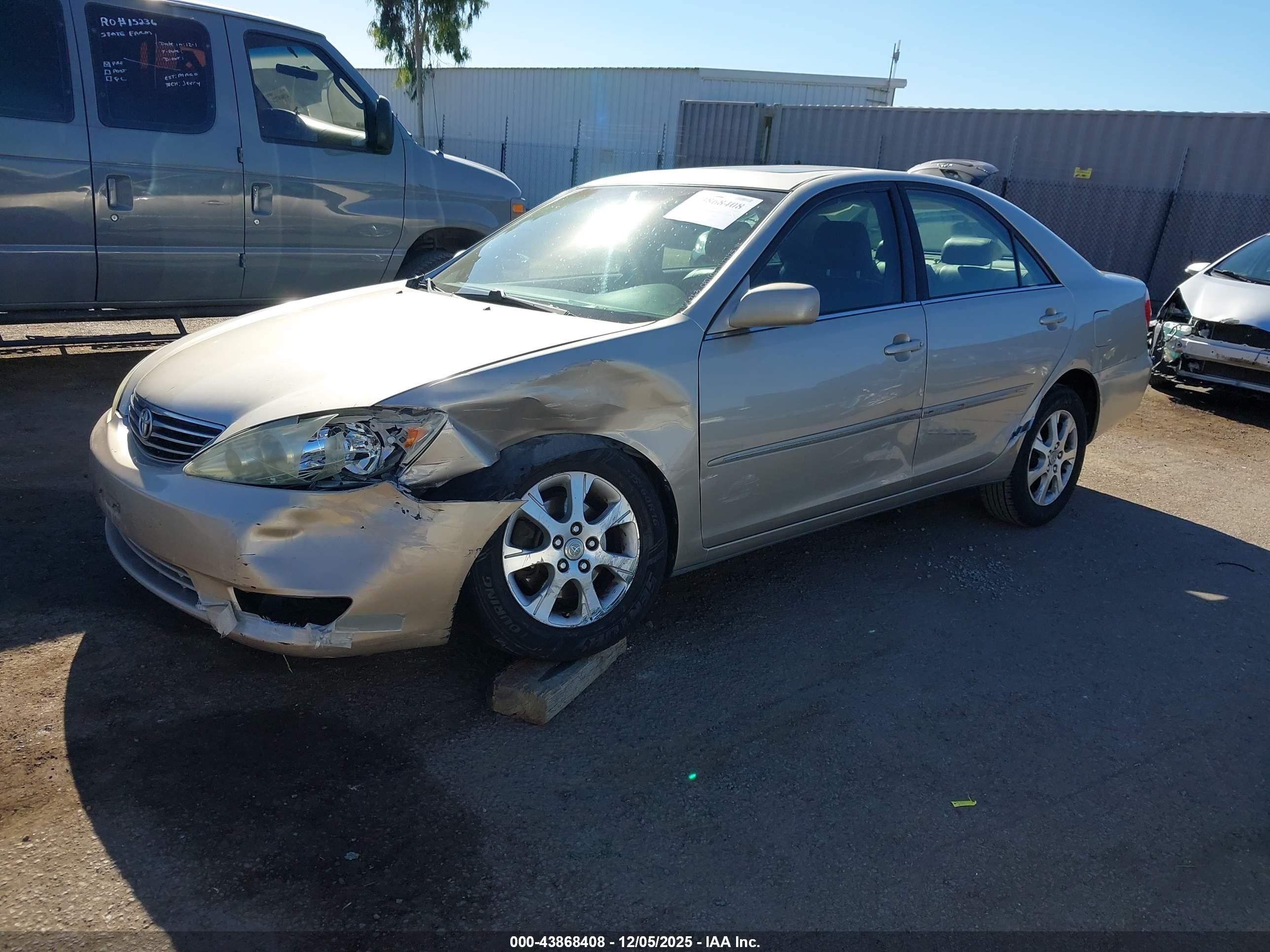 TOYOTA CAMRY image 2