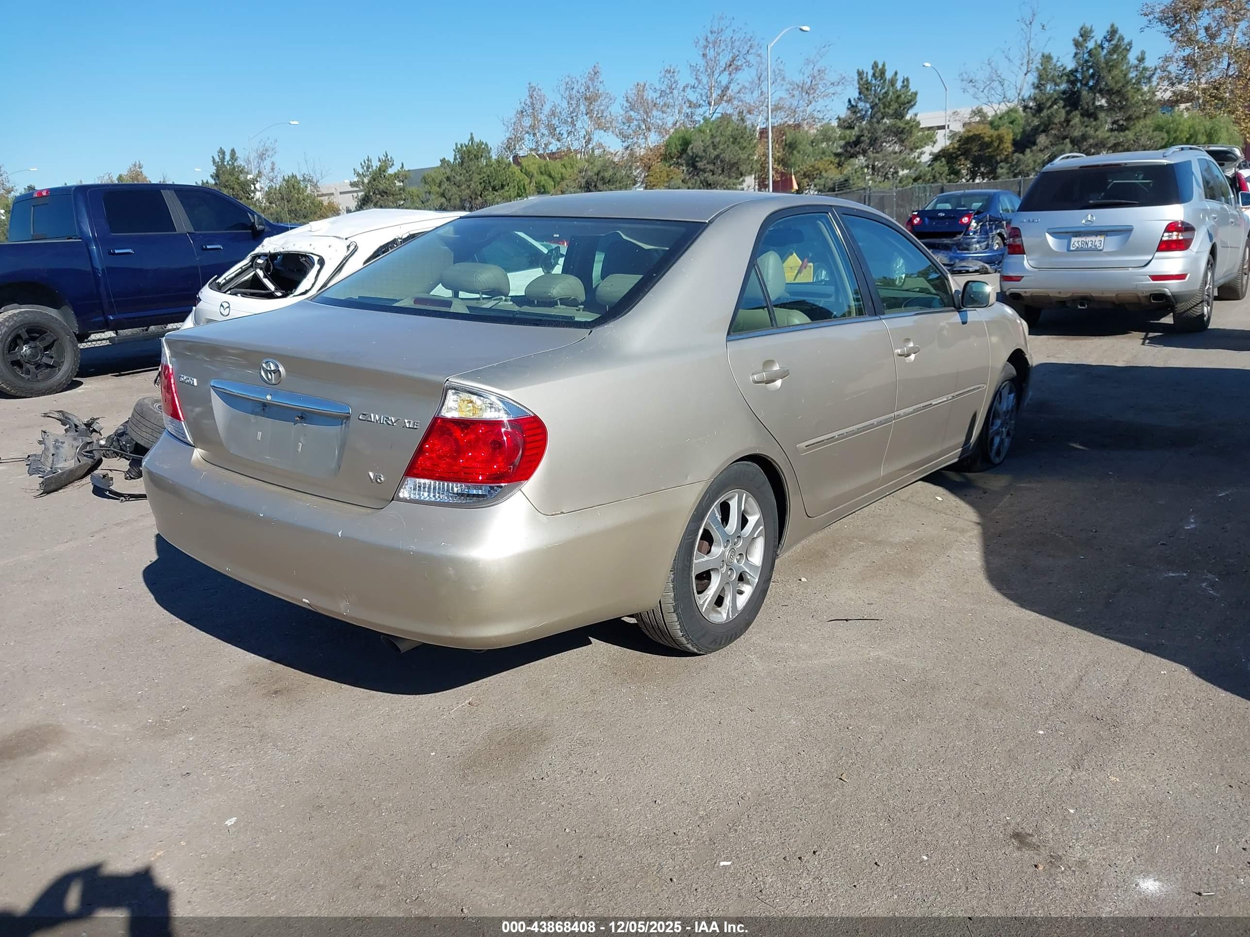 TOYOTA CAMRY image 4