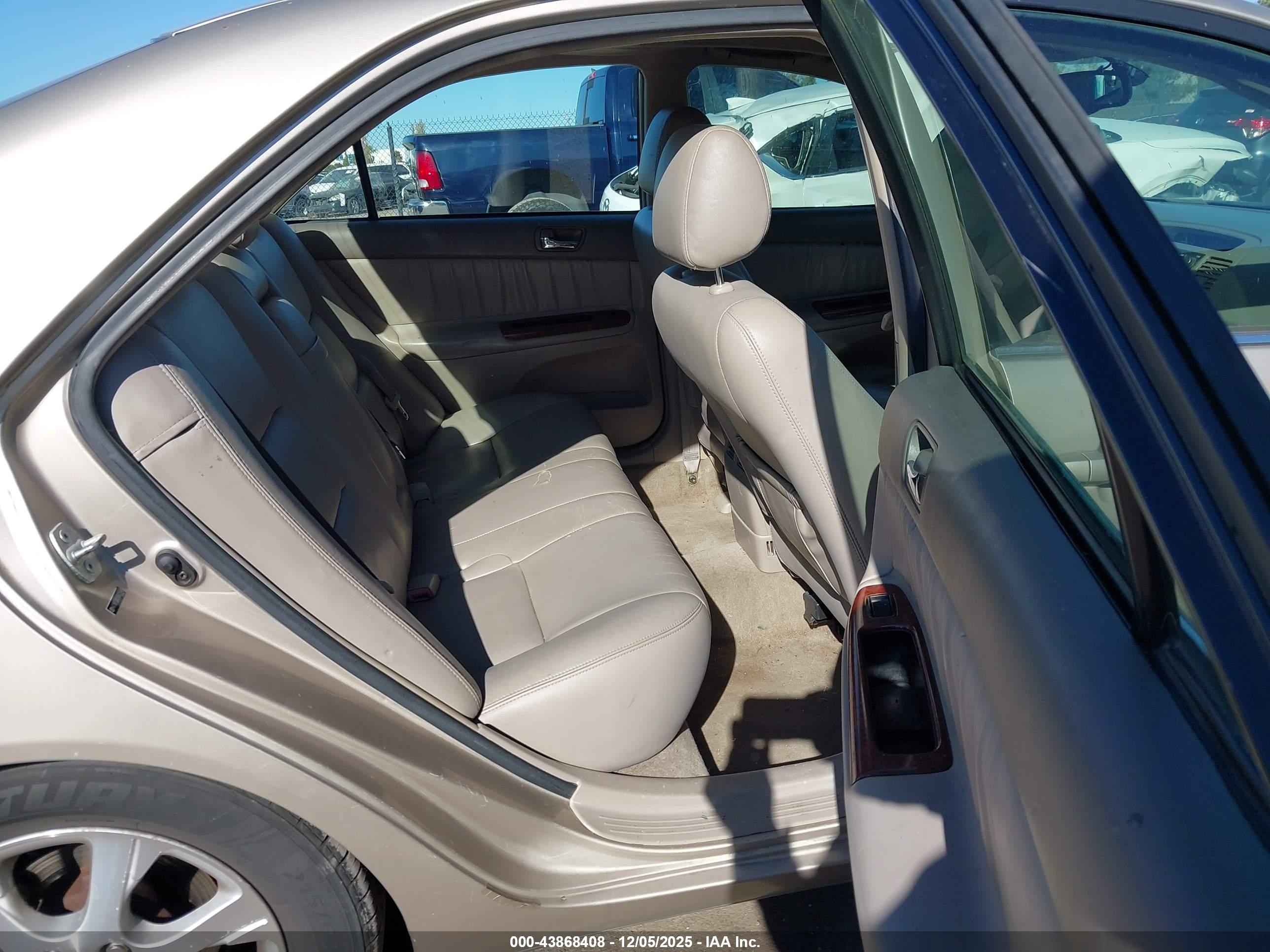 TOYOTA CAMRY image 8