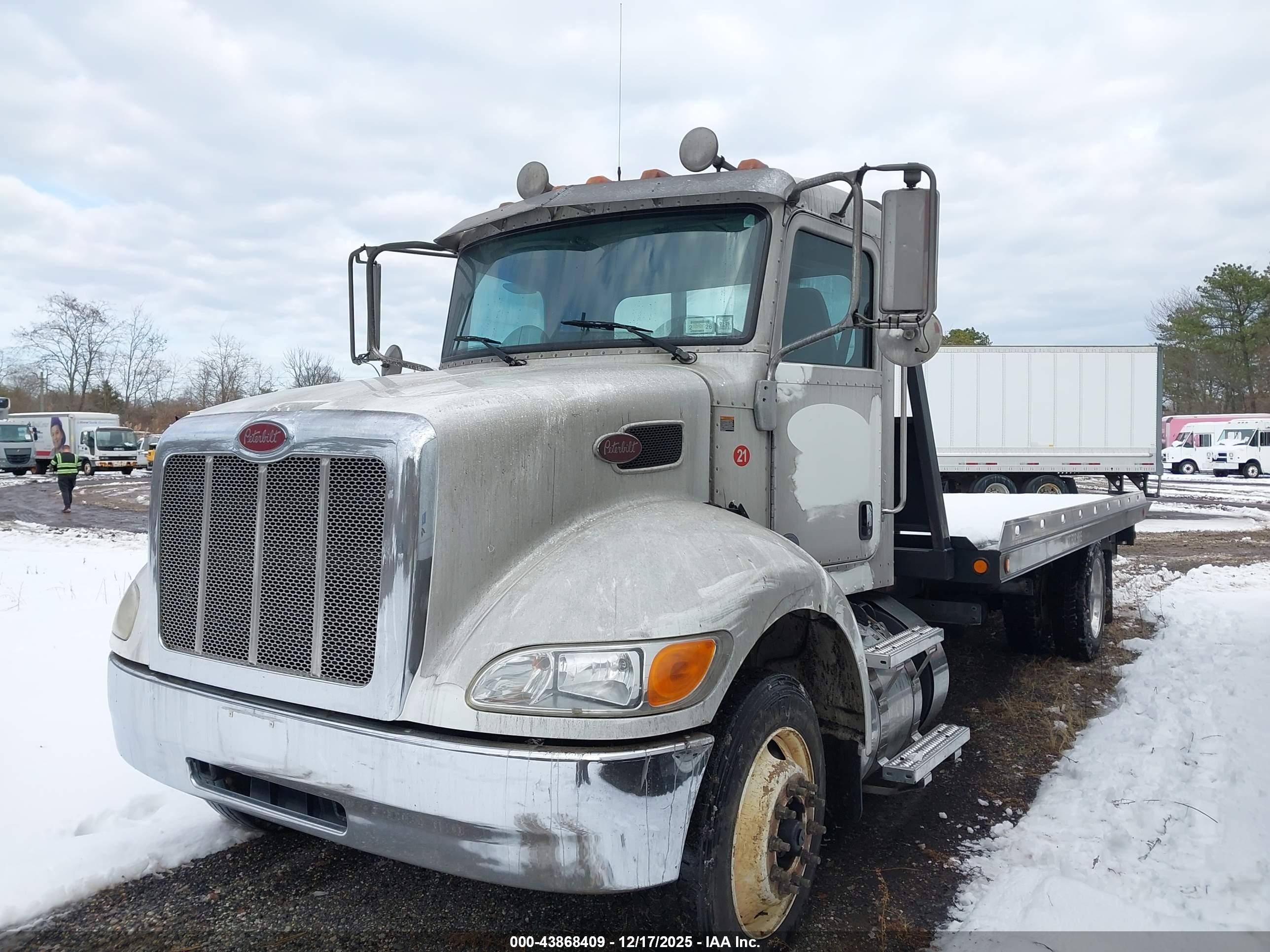 PETERBILT 337 image 2