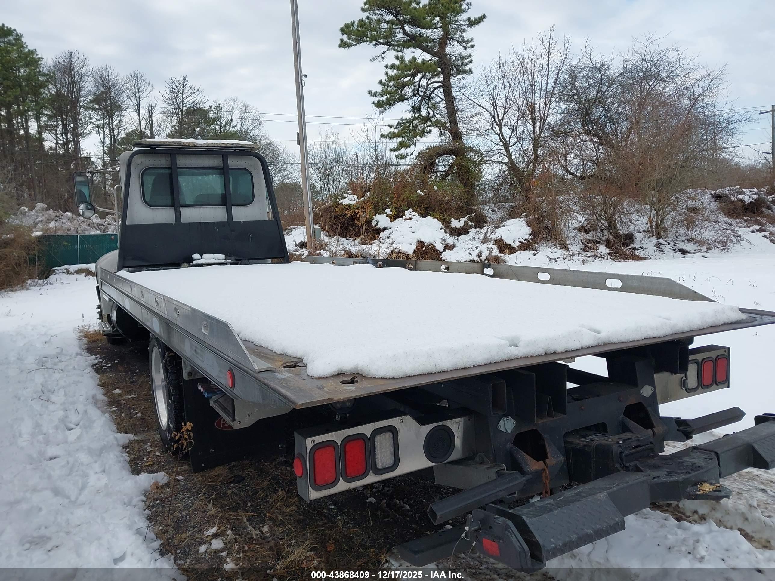 PETERBILT 337 image 3