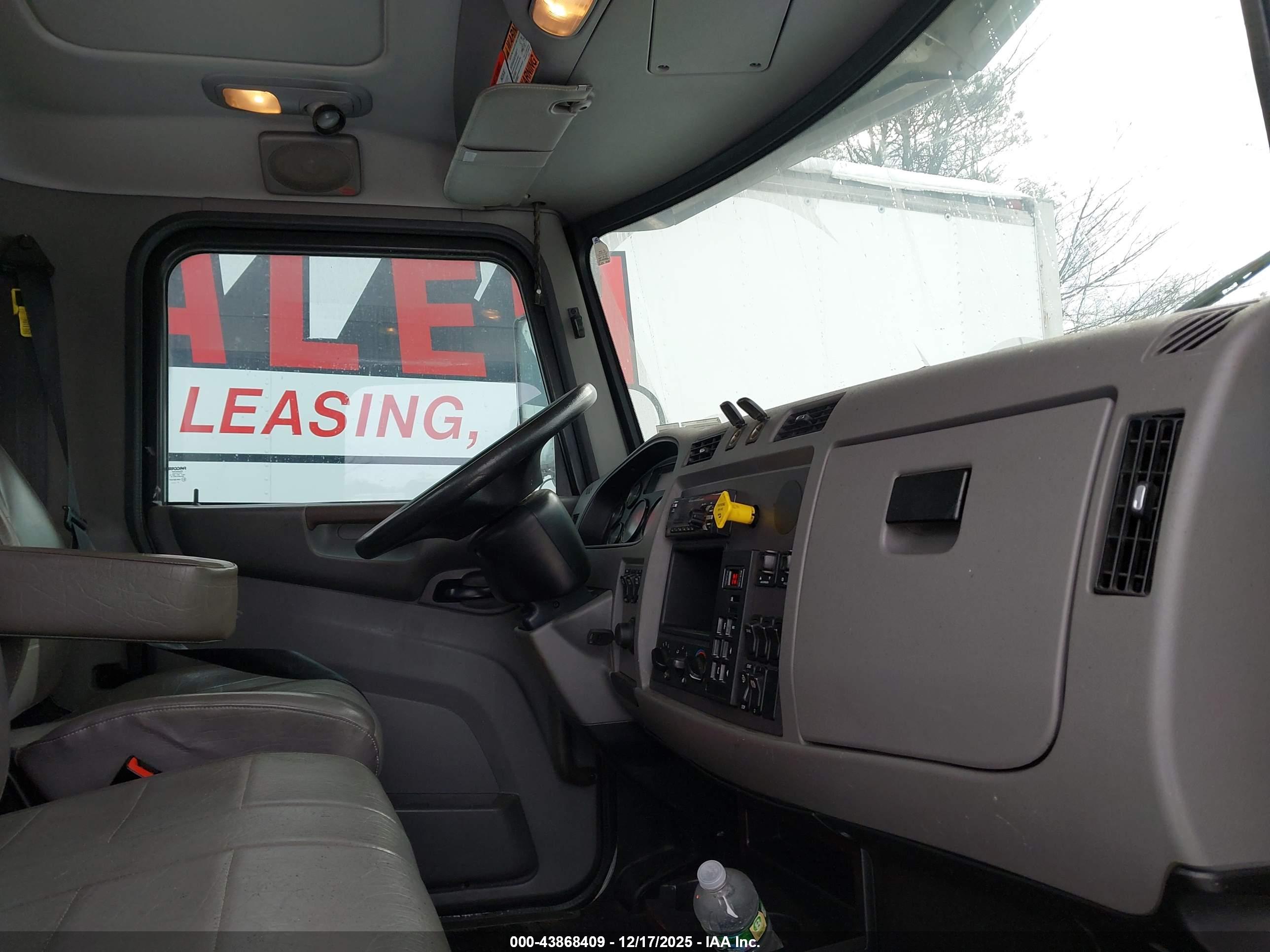 PETERBILT 337 image 5