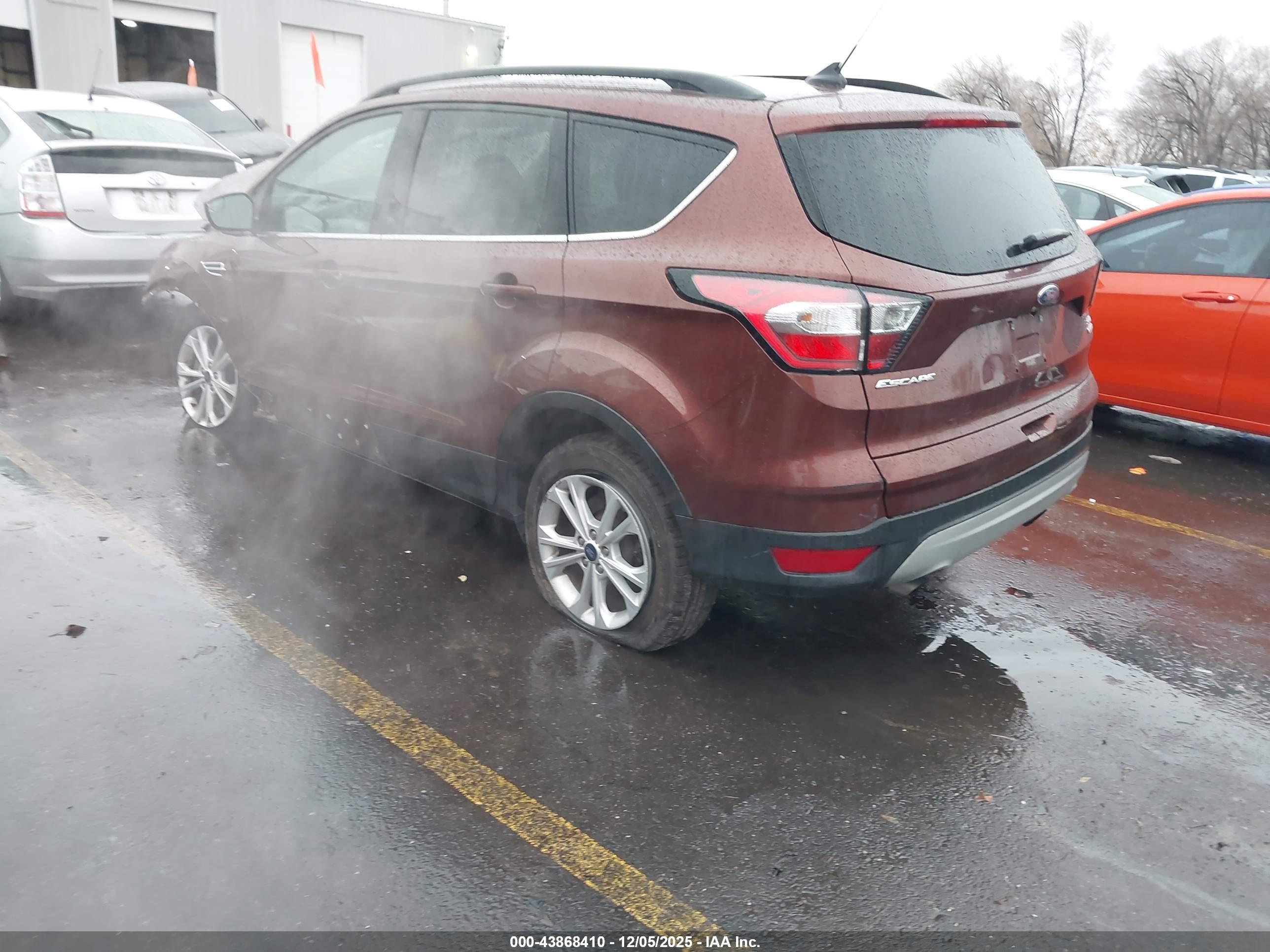 FORD ESCAPE image 3