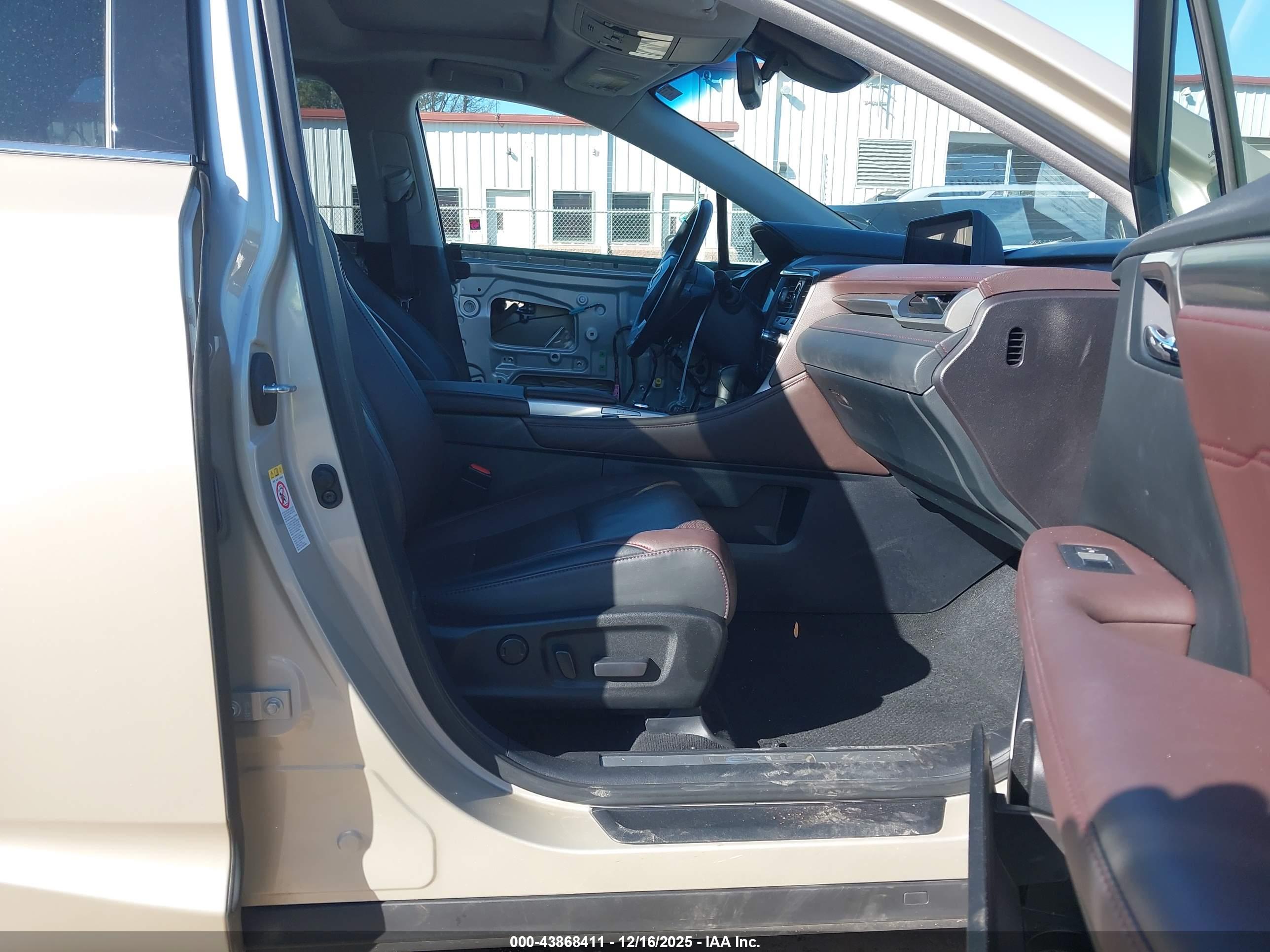 LEXUS RX image 5